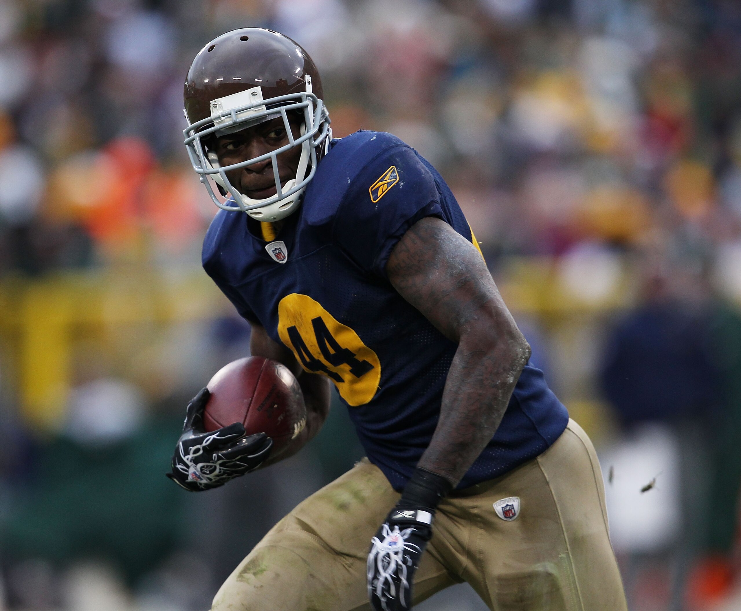 GREEN BAY, WI - DECEMBER 05: James Starks #44 of the Green Bay Packers runs against the San Francisco 49ers at Lambeau Field on December 5, 2010 in Green Bay, Wisconsin. The Packers defeated the 49ers 34-16. (Photo by Jonathan Daniel/Getty Images)