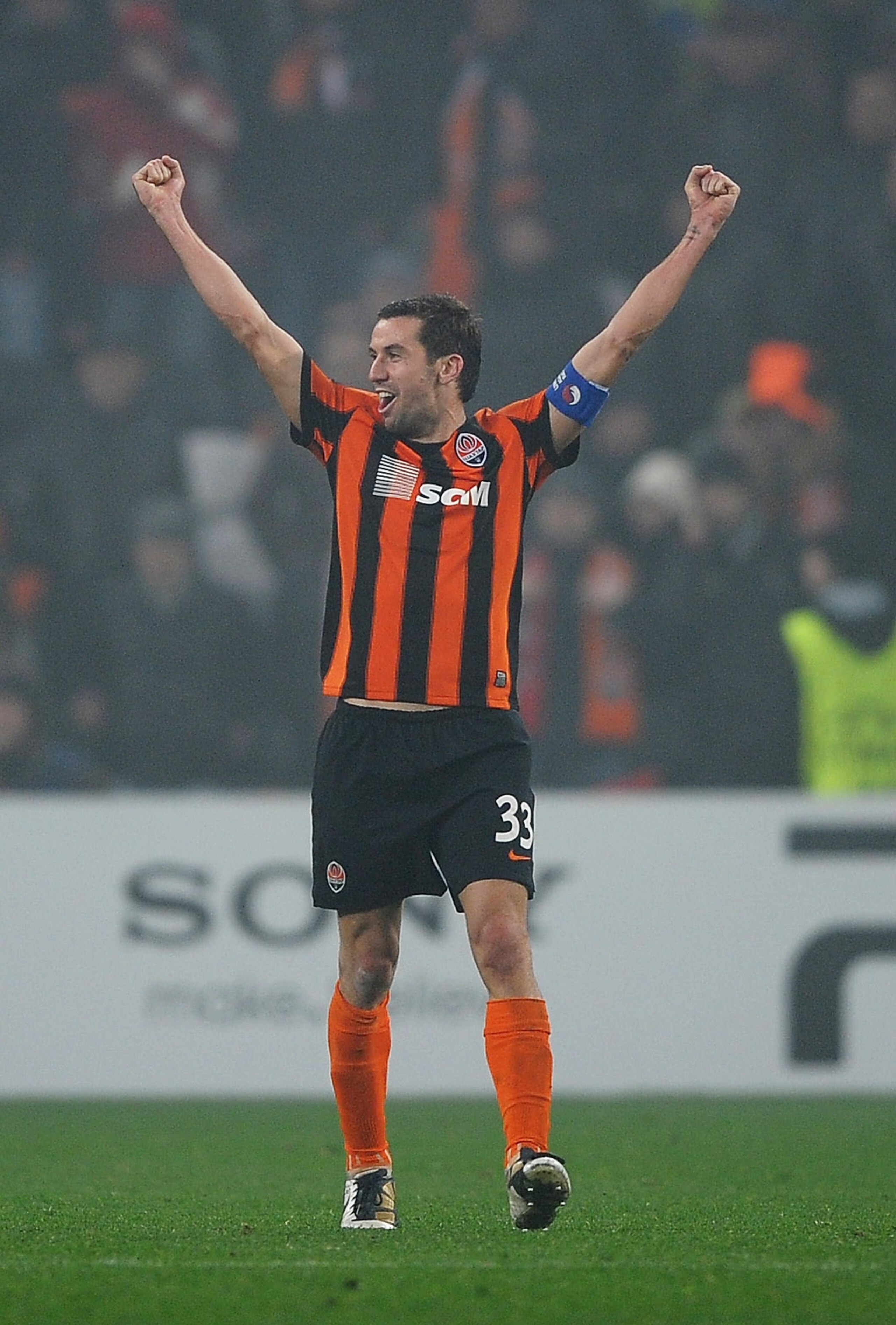 DONETSK, UKRAINE - NOVEMBER 03: Darijo Srna of Shakhtar Donetsk celebrates victory after the Champions League Group H match between FC Shakhtar Donetsk and Arsenal at the Donbass Arena on November 3, 2010 in Donetsk, Ukraine. (Photo by Laurence Griffith DONETSK, UKRAINE - NOVEMBER 03: Darijo Srna of Shakhtar Donetsk celebrates victory after the Champions League Group H match between FC Shakhtar Donetsk and Arsenal at the Donbass Arena on November 3, 2010 in Donetsk, Ukraine. (Photo by Laurence Griffith