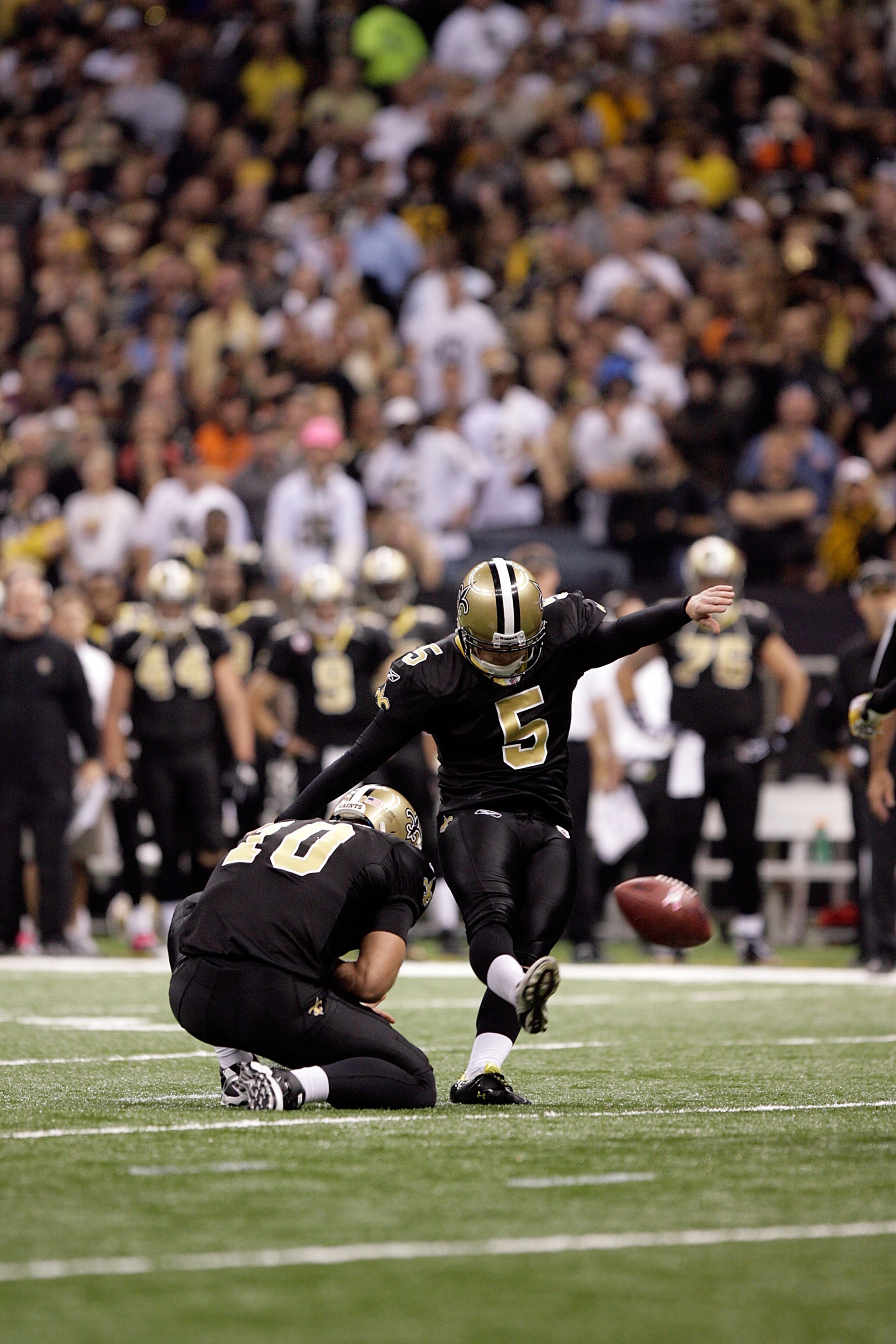 NEW ORLEANS, LA - OCTOBER 31: Garrett Hartley #5 of the New Orleans Saints kicks a field goal during the game against the Pittsburgh Steelers at the Louisiana Superdome on October 31, 2010 in New Orleans, Louisiana. (Photo by Matthew Sharpe/Getty Images)
