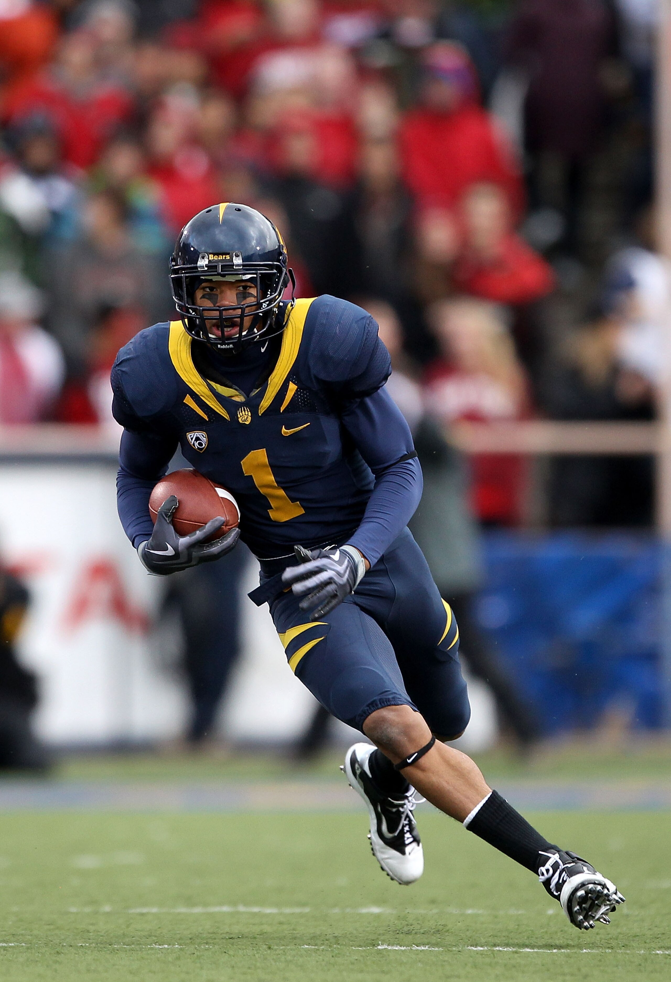 BERKELEY, CA - NOVEMBER 20:  Marvin Jones #1 of the California Golden Bears in action against the Stanford Cardinal at California Memorial Stadium on November 20, 2010 in Berkeley, California.  (Photo by Ezra Shaw/Getty Images)