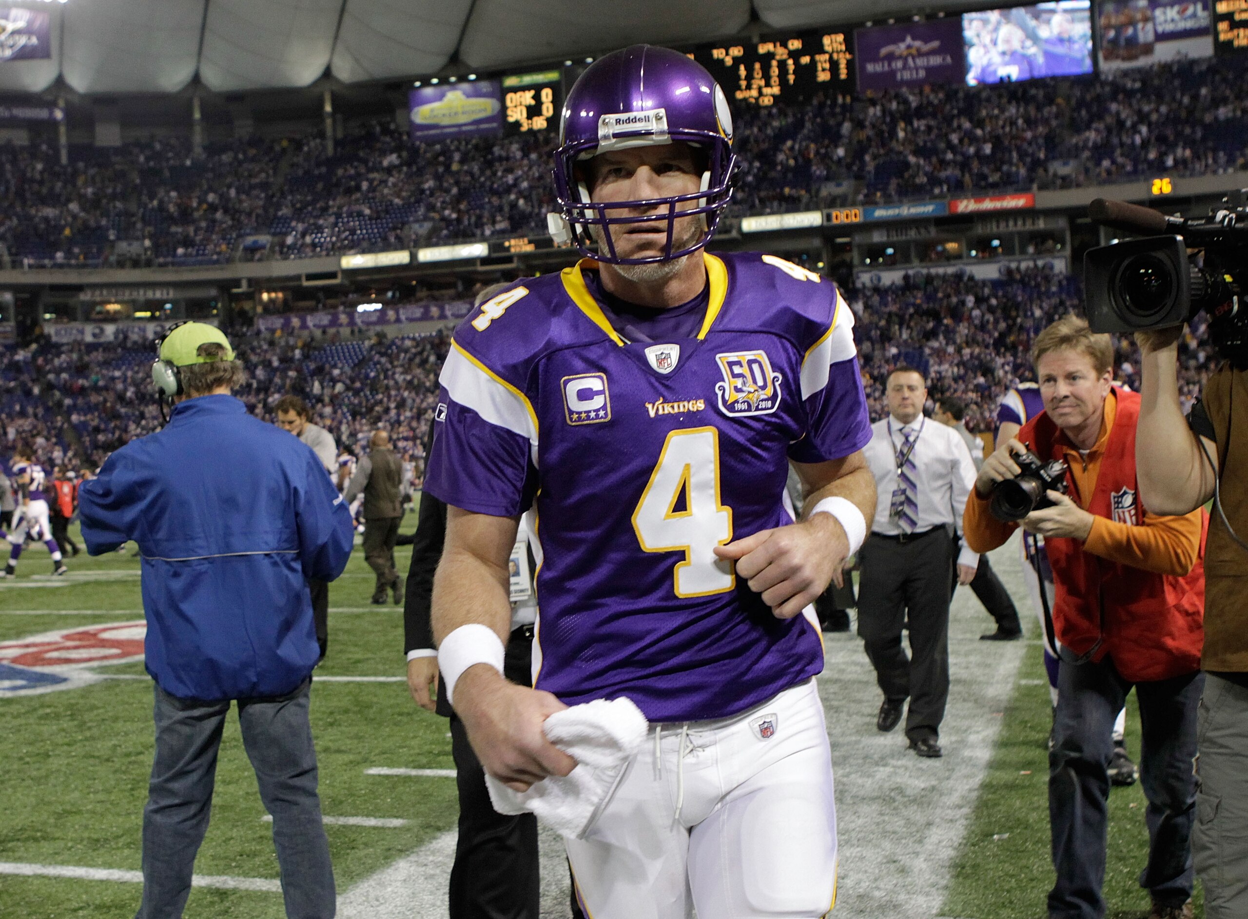 MINNEAPOLIS, MN - DECEMBER 05:  Brett Favre #4 of the Minnesota Vikings leaves the field after defeating the Buffalo Bills at the Mall of America Field at the Hubert H. Humphrey Metrodome on December 5, 2010 in Minneapolis, Minnesota.  (Photo by Nick Laha