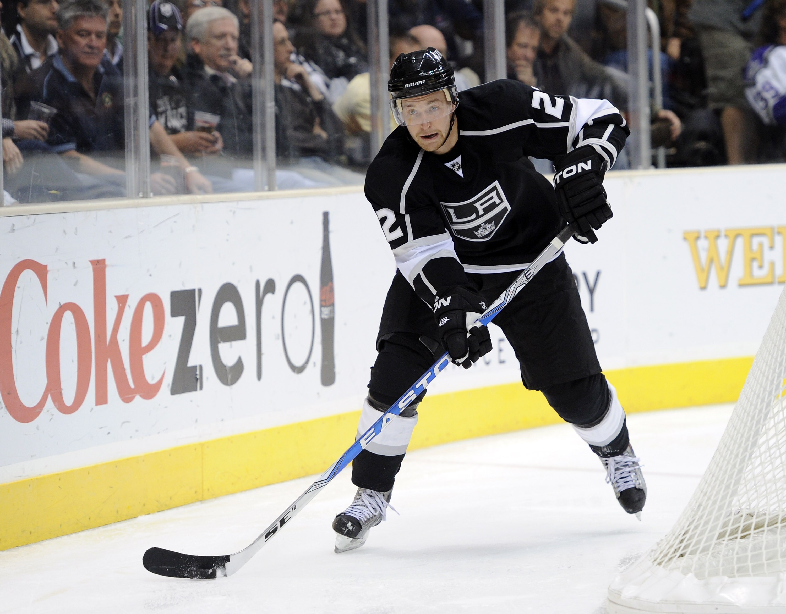 LOS ANGELES, CA - NOVEMBER 11:  Trevor Lewis #22 of the Los Angeles Kings starts a rush agains the Dallas Stars at the Staples Center on November 11, 2010 in Los Angeles, California.  (Photo by Harry How/Getty Images)
