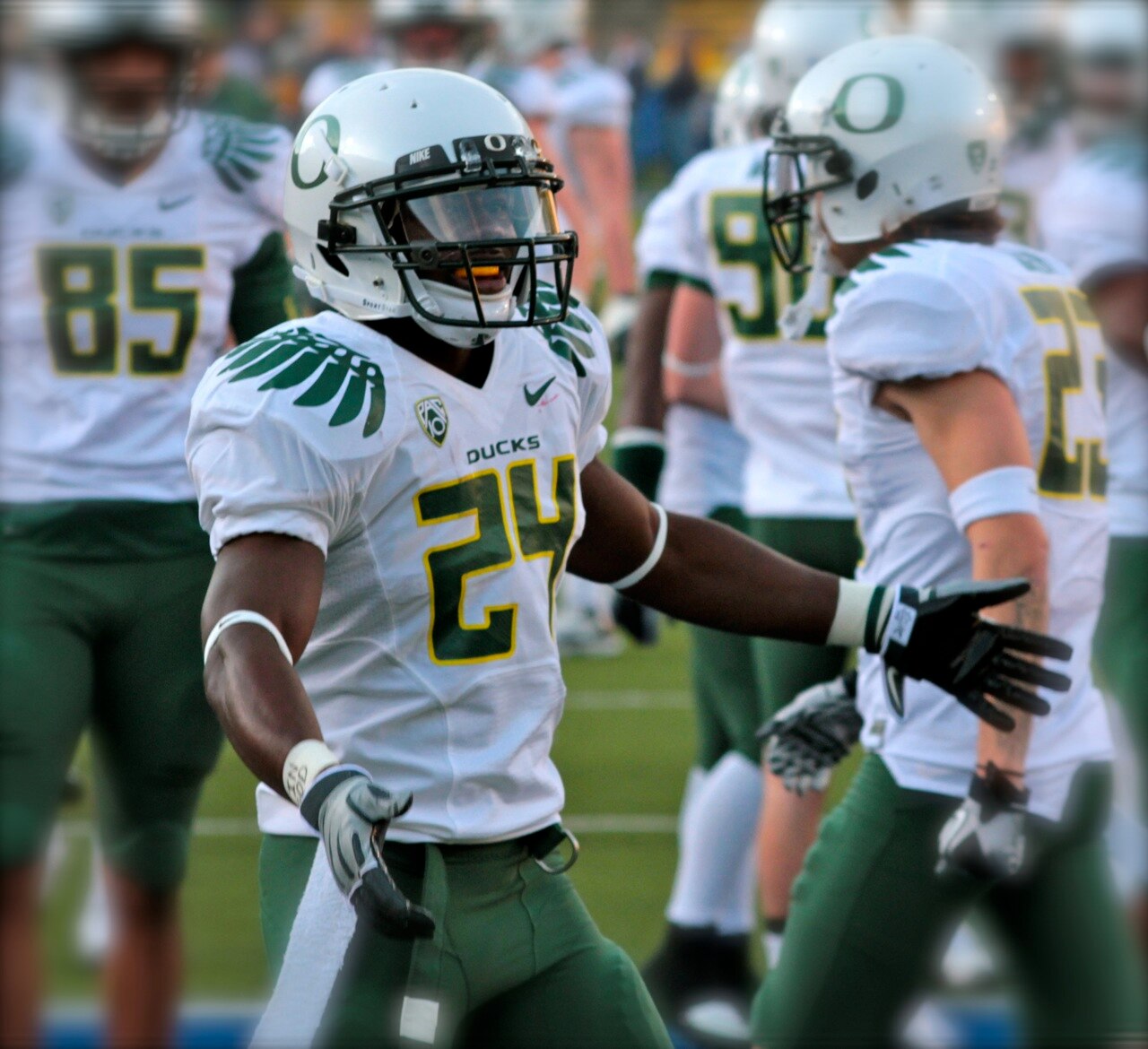 Barner welcomes visiting Duck fans to Cal Memorial Stadium.  Photo by Joel Conrad Bechtolt