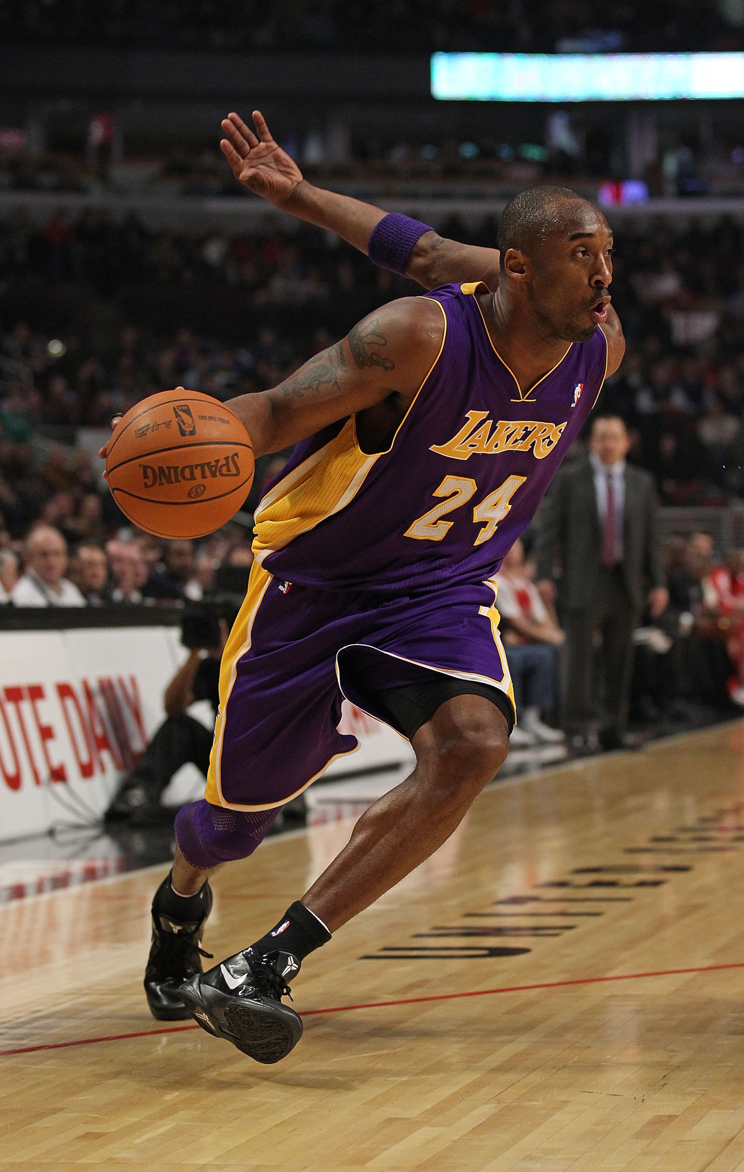 CHICAGO, IL - DECEMBER 10: Kobe Bryant #24 of the Los Angeles Lakers drives against the Chicago Bulls at the United Center on December 10, 2010 in Chicago, Illinois. The Bulls defeated the Lakers 88-84. NOTE TO USER: User expressly acknowledges and agrees