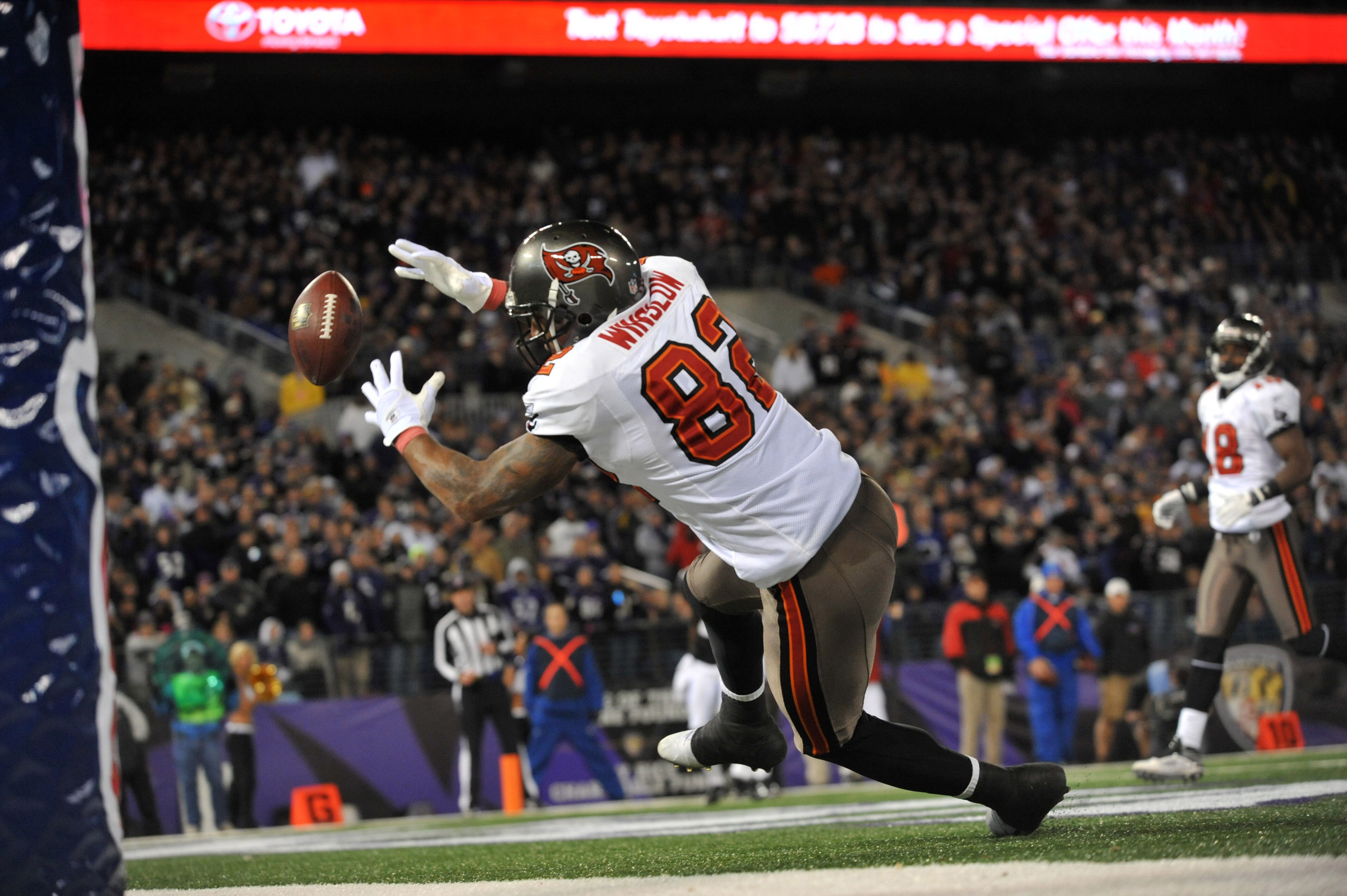 BALTIMORE, MD - NOVEMBER 28:  Kellen Winslow #82 of the Tampa Bay Buccaneers can't make this endzone catch against the Baltimore Ravens at M&T Bank Stadium on November 28, 2010 in Baltimore, Maryland. The Ravens led the Buccaneers at the half 17-3. (Photo
