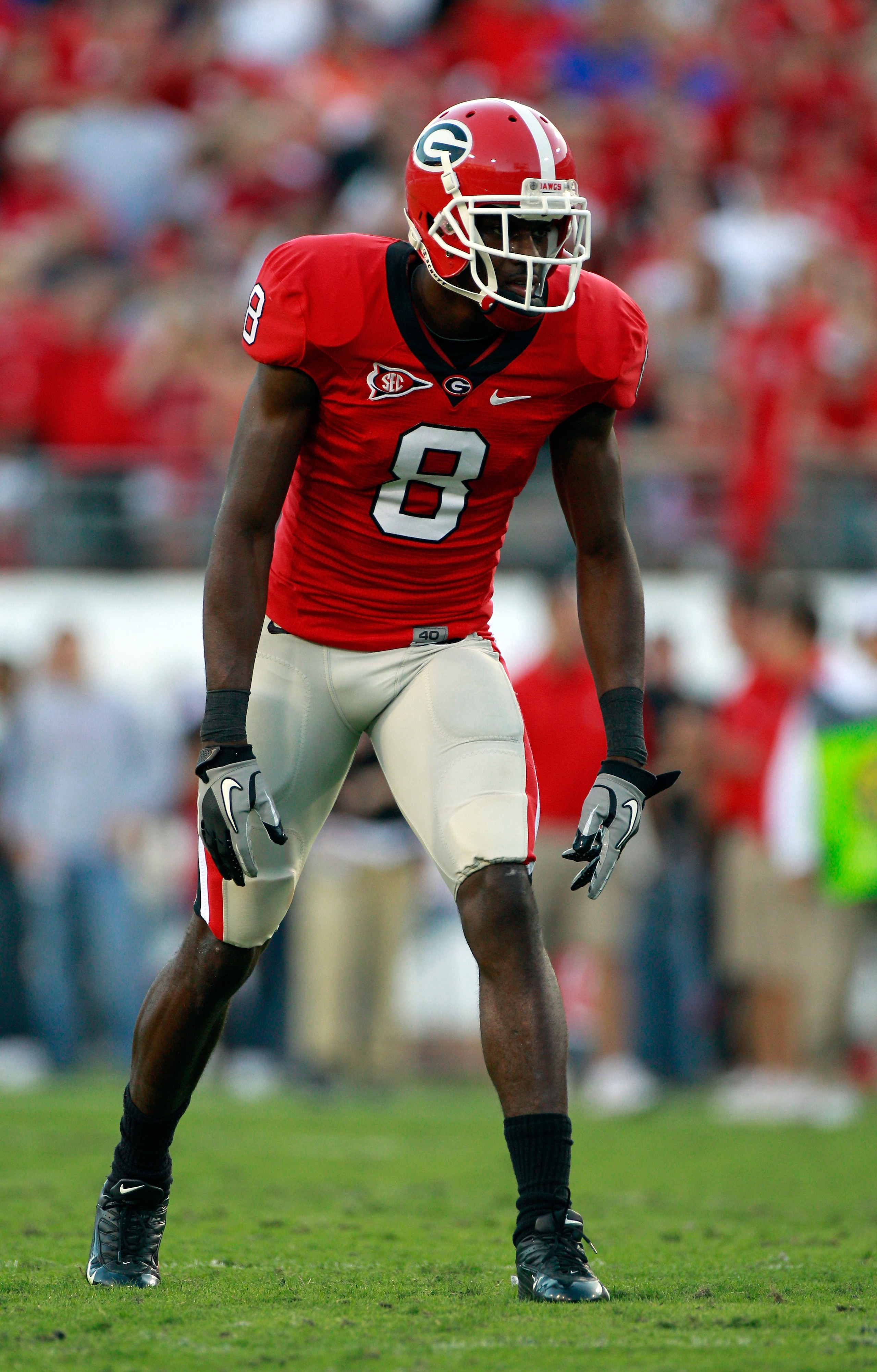 JACKSONVILLE, FL - OCTOBER 30:  A.J. Green #8 of the Georgia Bulldogs prepares to run a pattern during the game against the Florida Gators at EverBank Field on October 30, 2010 in Jacksonville, Florida.  (Photo by Sam Greenwood/Getty Images)