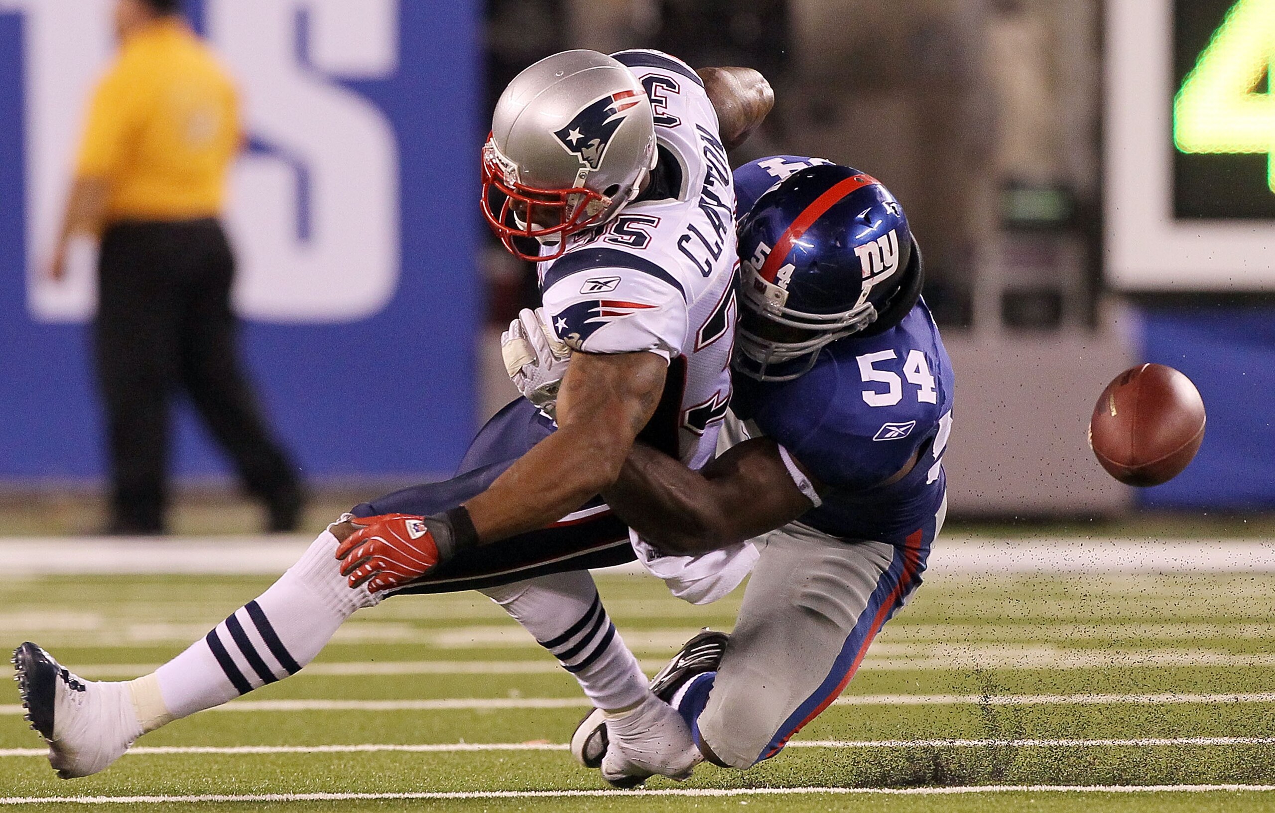 EAST RUTHERFORD, NJ - SEPTEMBER 02:  Thomas Clayton #35 of the New England Patriots can not hold onto a pass as he is defended by Jonathan Goff #54 of the New York Giants on September 2, 2010 at the New Meadowlands Stadium in East Rutherford, New Jersey.