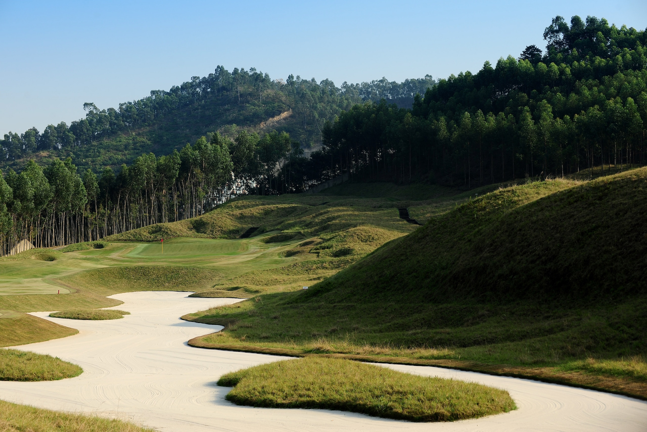 SHENZHEN, CHINA - NOVEMBER 23:  A general view of the 14th hole on the Pete Dye course at the Mid Valley golf complex on November 23, 2009 in Shenzhen, China.  (Photo by Stuart Franklin/Getty Images)