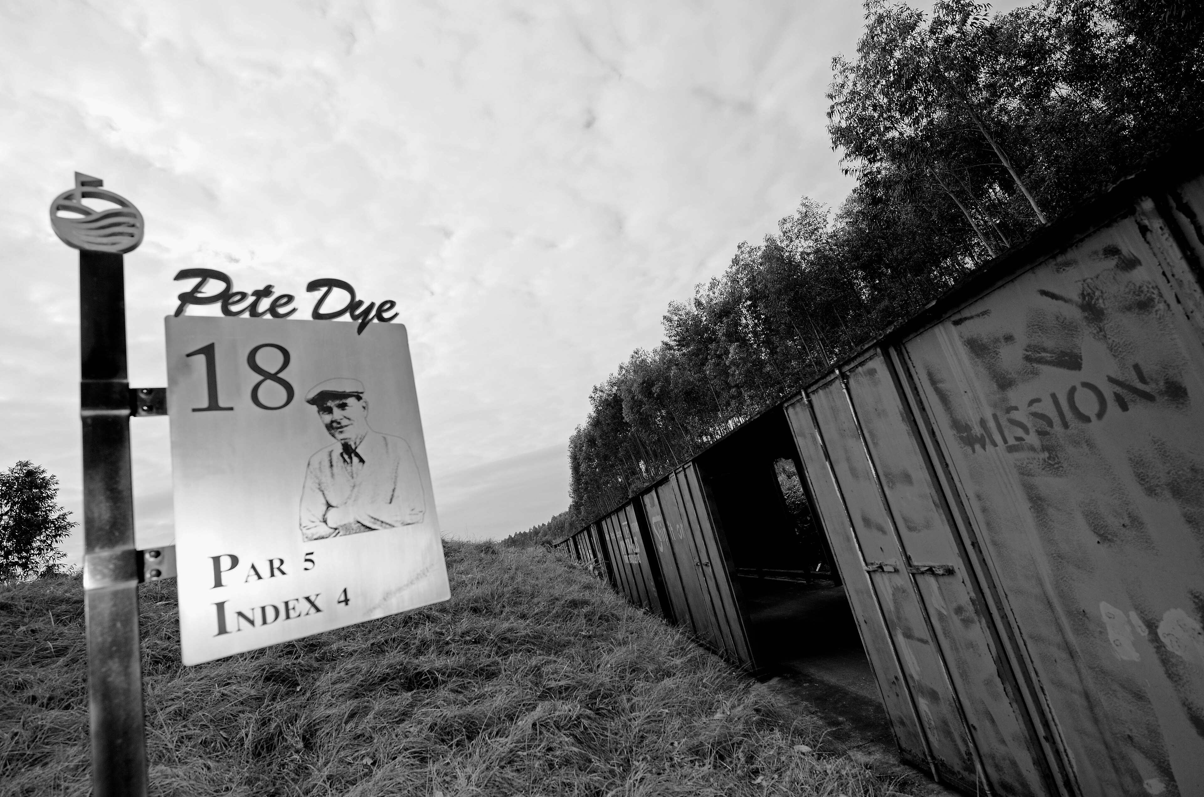 SHENZHEN, CHINA - NOVEMBER 21:  A general view of the 18th hole from the railway carriges on the Pete Dye course at the MidValley golf complex on November 21, 2009 in Shenzhen, China.  (Photo by Stuart Franklin/Getty Images)