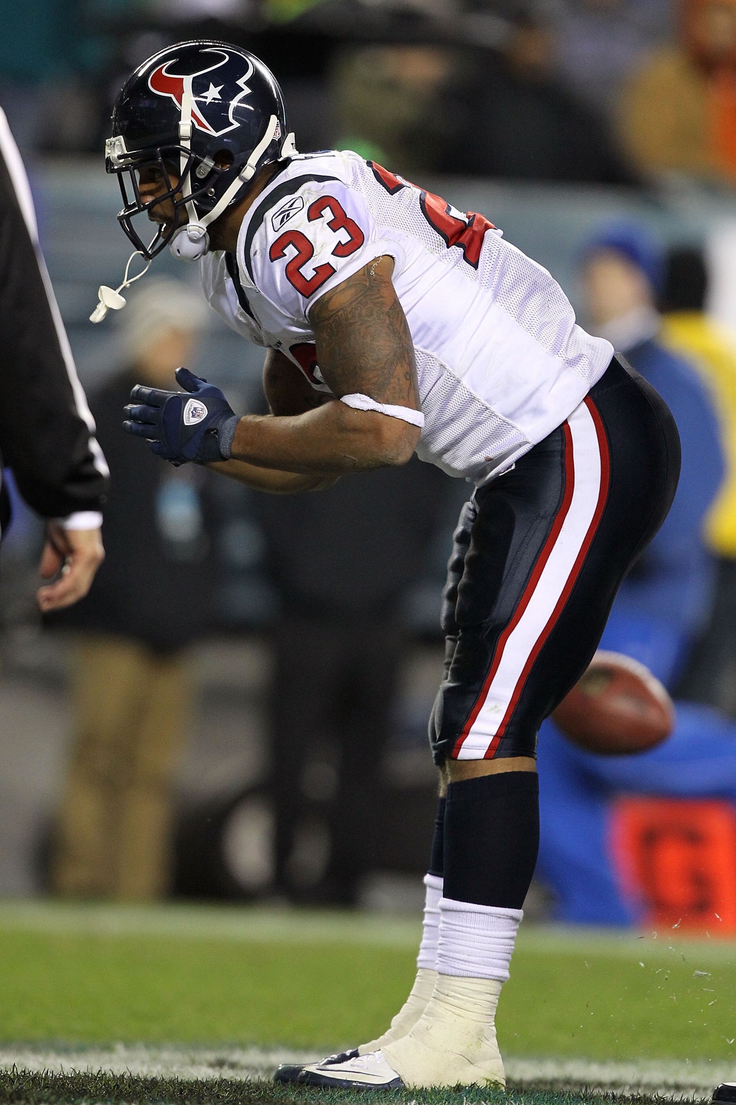 PHILADELPHIA, PA - DECEMBER 02:  Arian Foster #23 of the Houston Texans celebrates after he scored on a 14-yard touchdown reception in the third quarter against the Philadelphia Eagles at Lincoln Financial Field on December 2, 2010 in Philadelphia, Pennsy