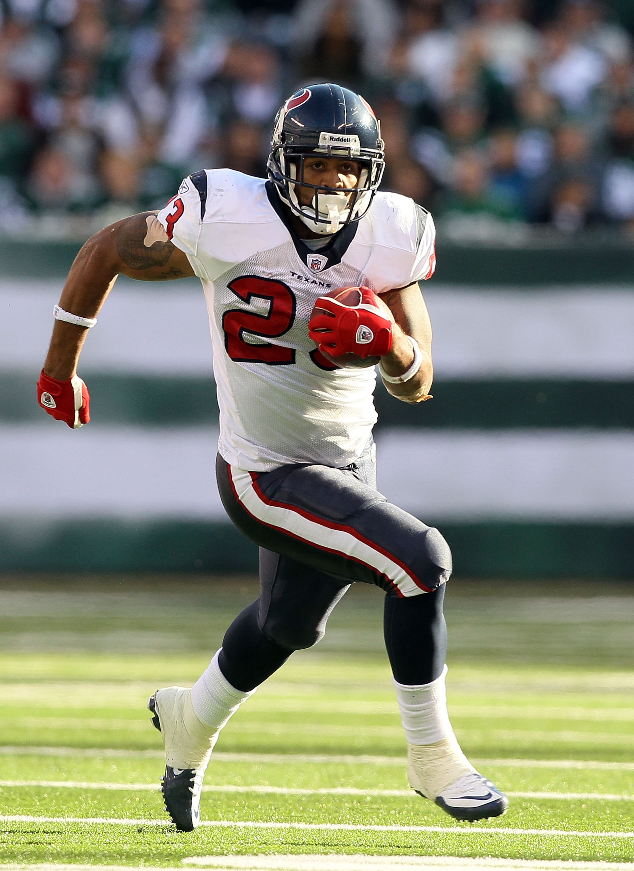 EAST RUTHERFORD, NJ - NOVEMBER 21: Arian Foster #23 of the Houston Texans runs the ball against the New York Jets on November 21, 2010 at the New Meadowlands Stadium in East Rutherford, New Jersey.  (Photo by Jim McIsaac/Getty Images)