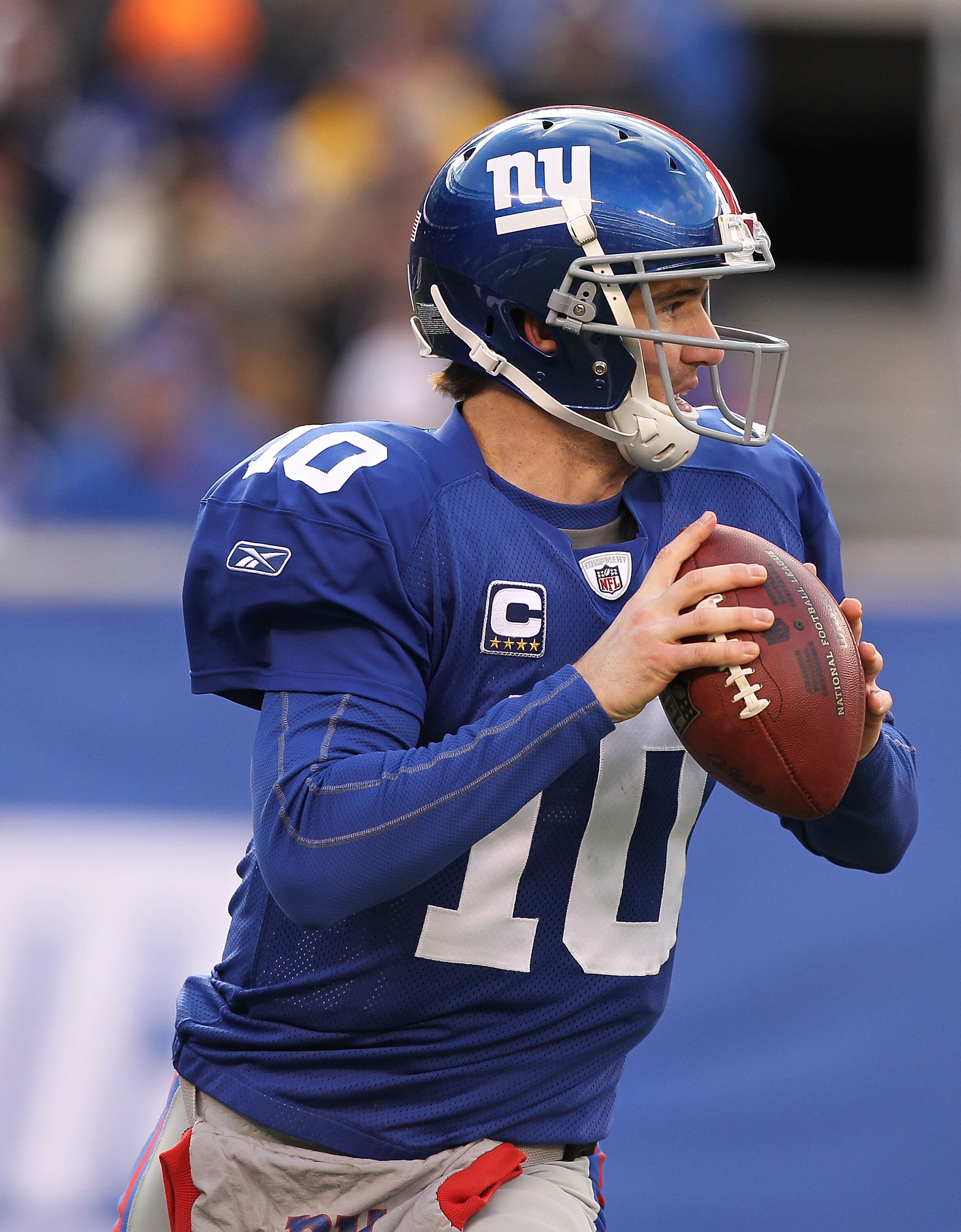 EAST RUTHERFORD, NJ - DECEMBER 05:  Eli Manning #10 of the New York Giants in action against the Washington Redskins during their game on December 5, 2010 at The New Meadowlands Stadium in East Rutherford, New Jersey.  (Photo by Al Bello/Getty Images)