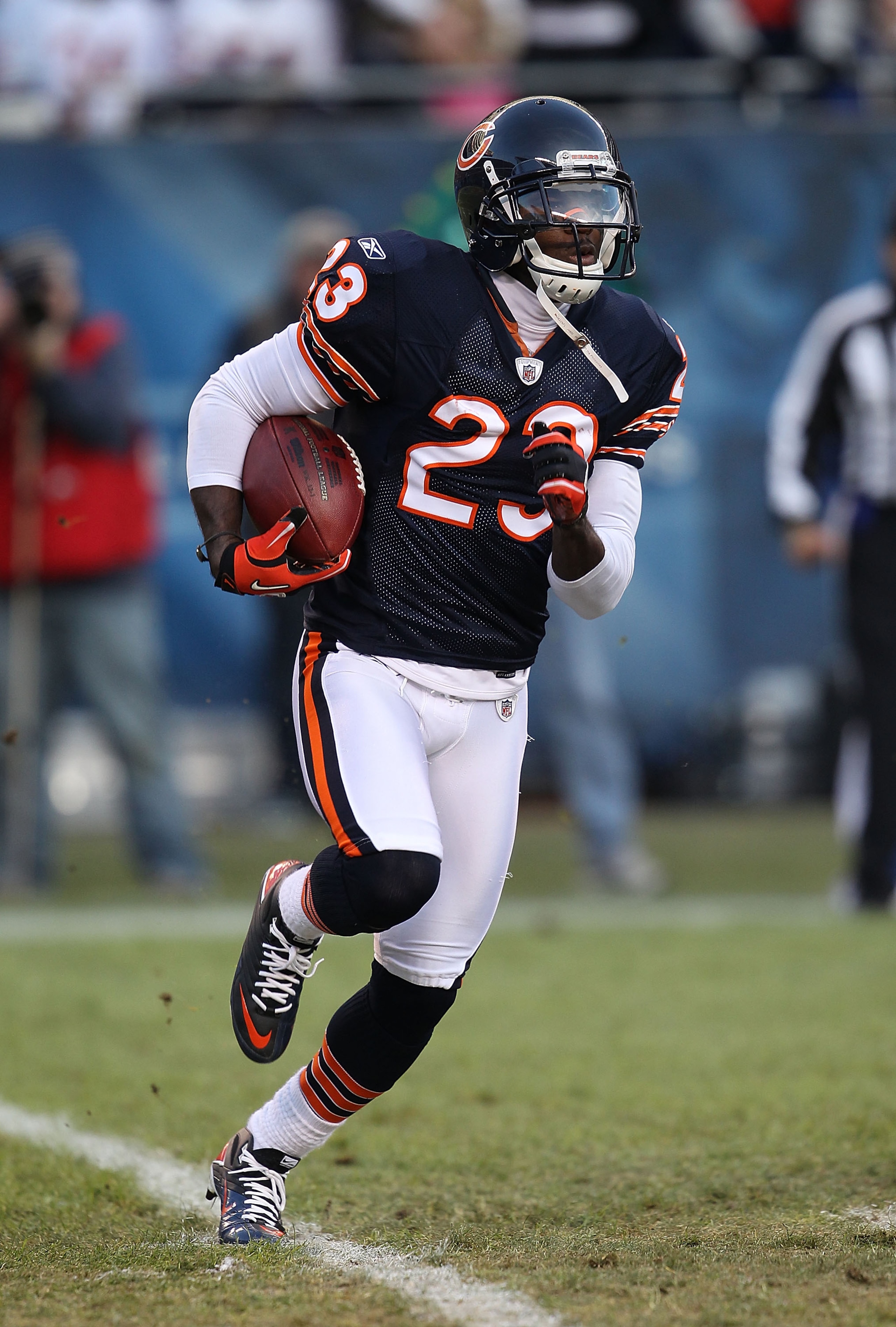 CHICAGO - NOVEMBER 28: Devin Hetser #23 of the Chicago Bears returns a kick against the Philadelphia Eagles at Soldier Field on November 28, 2010 in Chicago, Illinois. The Bears defeated the Eagles 31-26. (Photo by Jonathan Daniel/Getty Images) CHICAGO - NOVEMBER 28: Devin Hetser #23 of the Chicago Bears returns a kick against the Philadelphia Eagles at Soldier Field on November 28, 2010 in Chicago, Illinois. The Bears defeated the Eagles 31-26. (Photo by Jonathan Daniel/Getty Images)