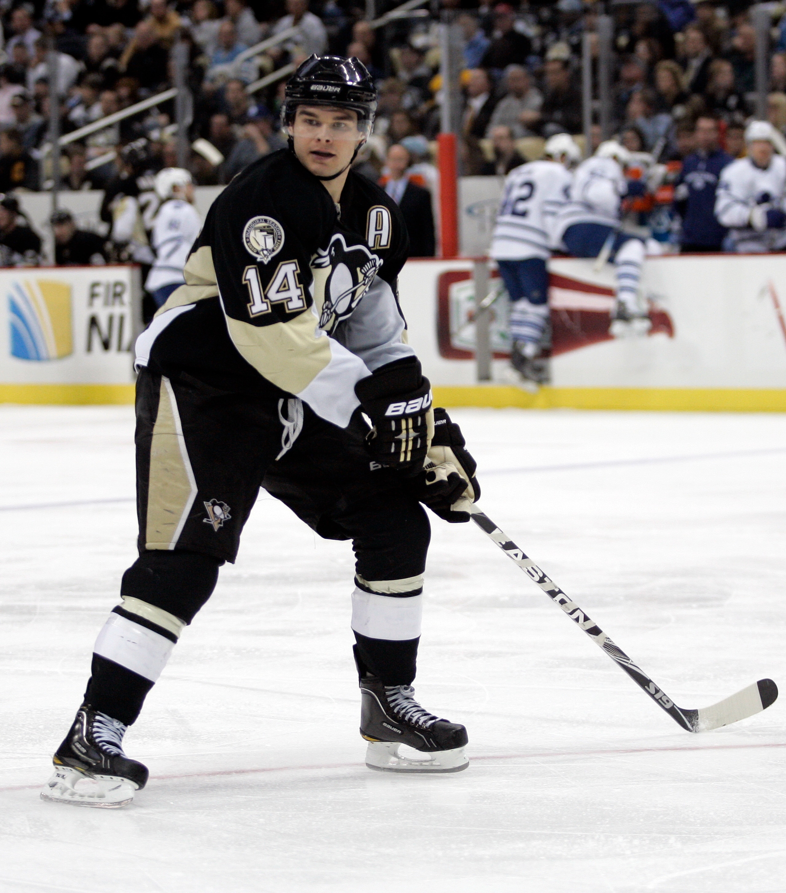 PITTSBURGH, PA - DECEMBER 08:  Chris Kunitz #14 of the Pittsburgh Penguins skates against the Toronto Maple Leafs at Consol Energy Center on December 8, 2010 in Pittsburgh, Pennsylvania.  Penguins defeated the Maple Leafs 5-2.  (Photo by Justin K. Aller/G