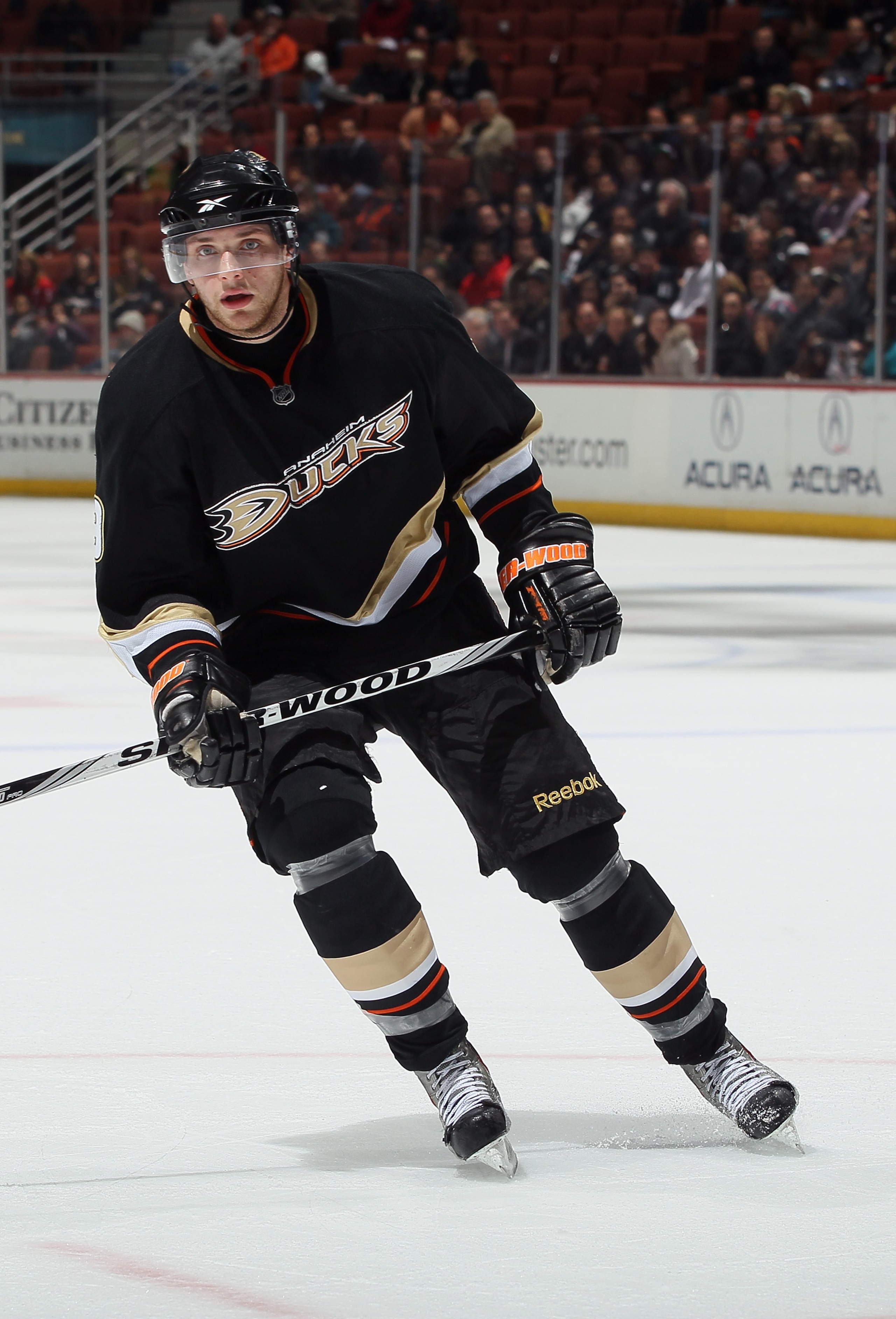 ANAHEIM, CA - DECEMBER 01:  Bobby Ryan #9 of the Anaheim Ducks skates against the Florida Panthers at the Honda Center on December 1, 2010 in Anaheim, California.  (Photo by Jeff Gross/Getty Images)