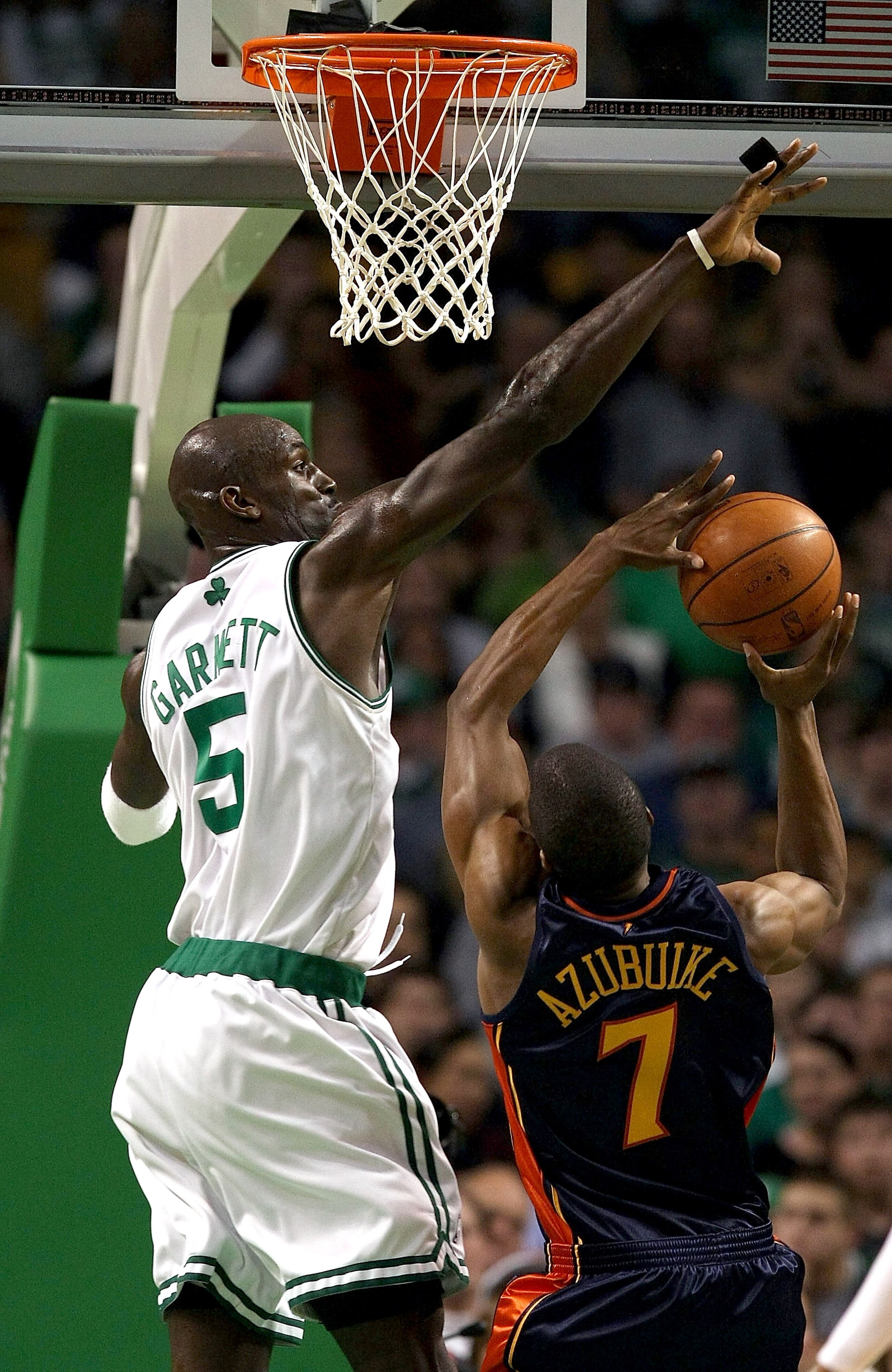 BOSTON - NOVEMBER 26: Kevin Garnett #5 of the Boston Celtics blocks a shot by Kelenna Azubuike #7 of the Golden State Warriors on November 26,2008 at TD Banknorth Garden in Boston, Massachusetts. NOTE TO USER: User expressly acknowledges and agrees that, 