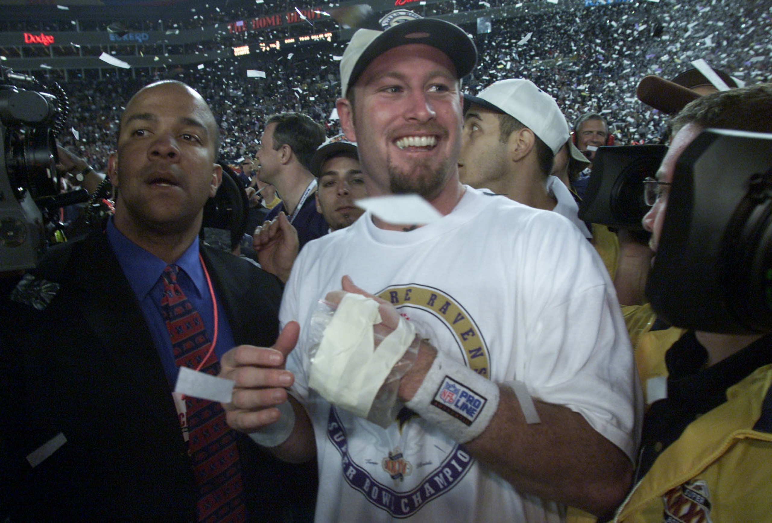28 Jan 2001:   Quarterback Trent Dilfer of the Baltimore Ravens celebrates after defeating the New York Giants in Super Bowl XXXV at Raymond James Stadium in Tampa, Florida.  The Ravens won the game 34-7. DIGITAL IMAGE. Mandatory Credit: Brian Bahr/ALLSPO