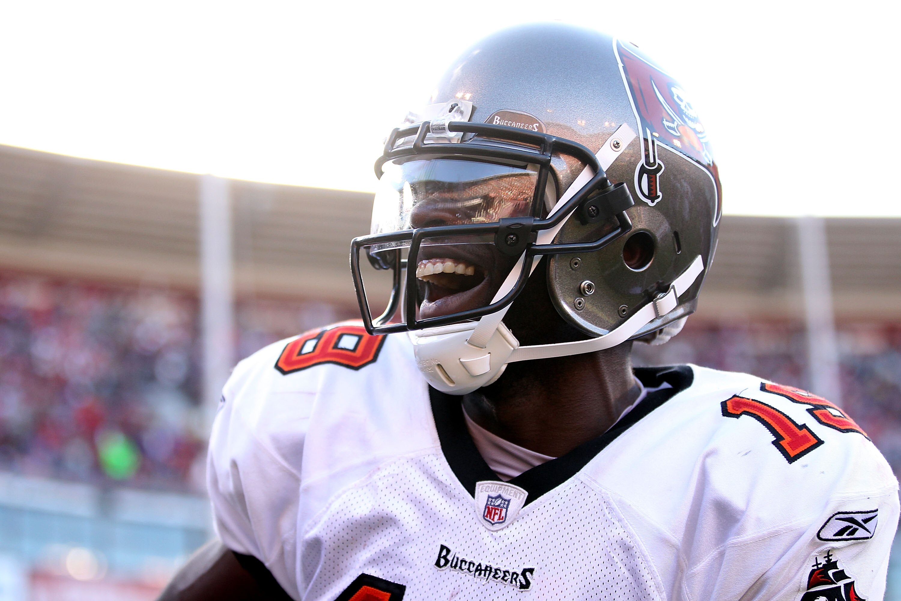 SAN FRANCISCO - NOVEMBER 21:  Mike Williams #19 of the Tampa Bay Buccaneers celebrates after he scored a touchdown against the San Francisco 49ers at Candlestick Park on November 21, 2010 in San Francisco, California.  (Photo by Ezra Shaw/Getty Images)