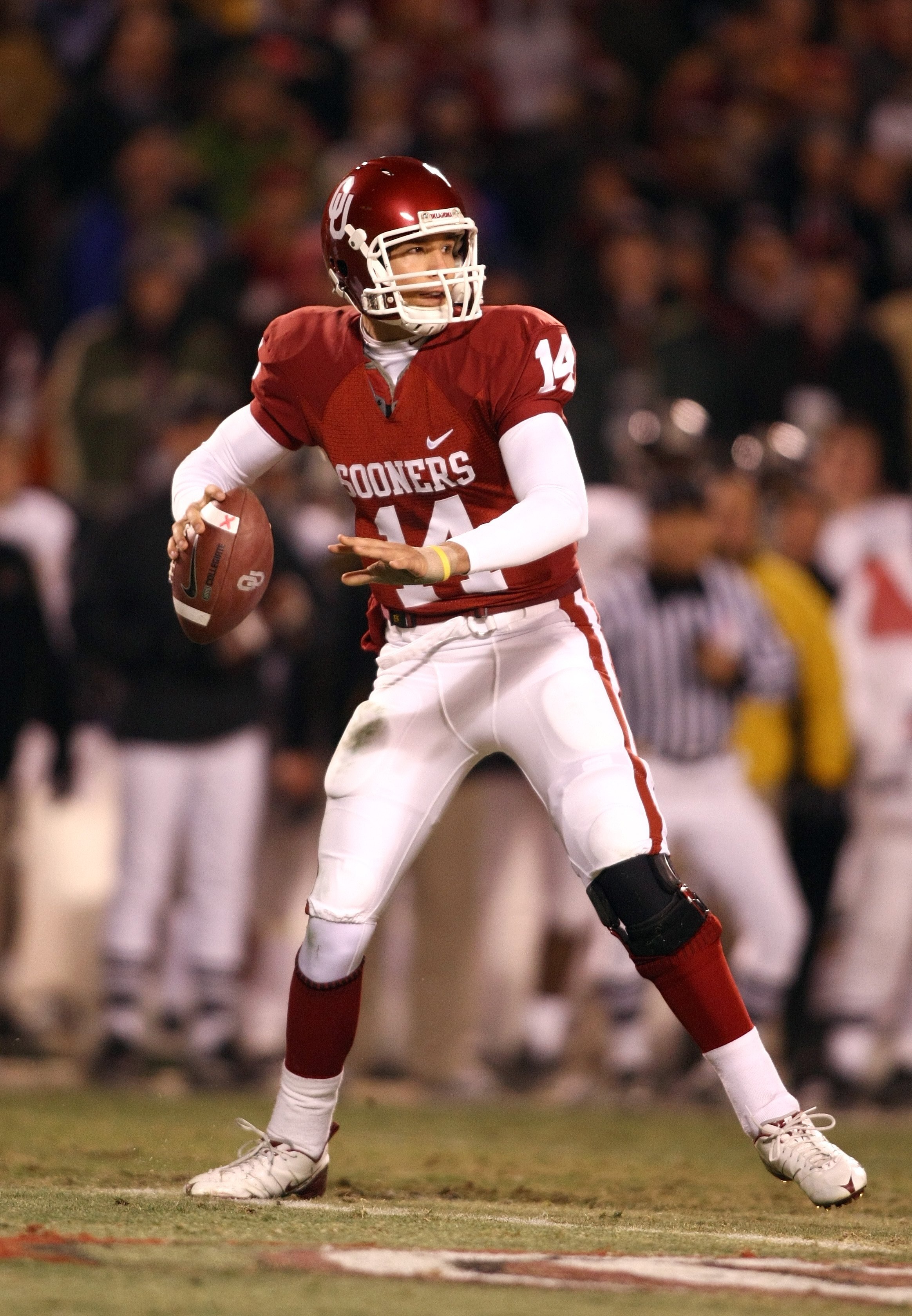 KANSAS CITY, MO - DECEMBER 6:  Quarterback Sam Bradford #14 of the Oklahoma Sooners sets up to make a pass play against the Missouri Tigers at Arrowhead Stadium on December 6, 2008 in Kansas City, Missouri. The Sooners defeated the Tigers 62-21.  (Photo b