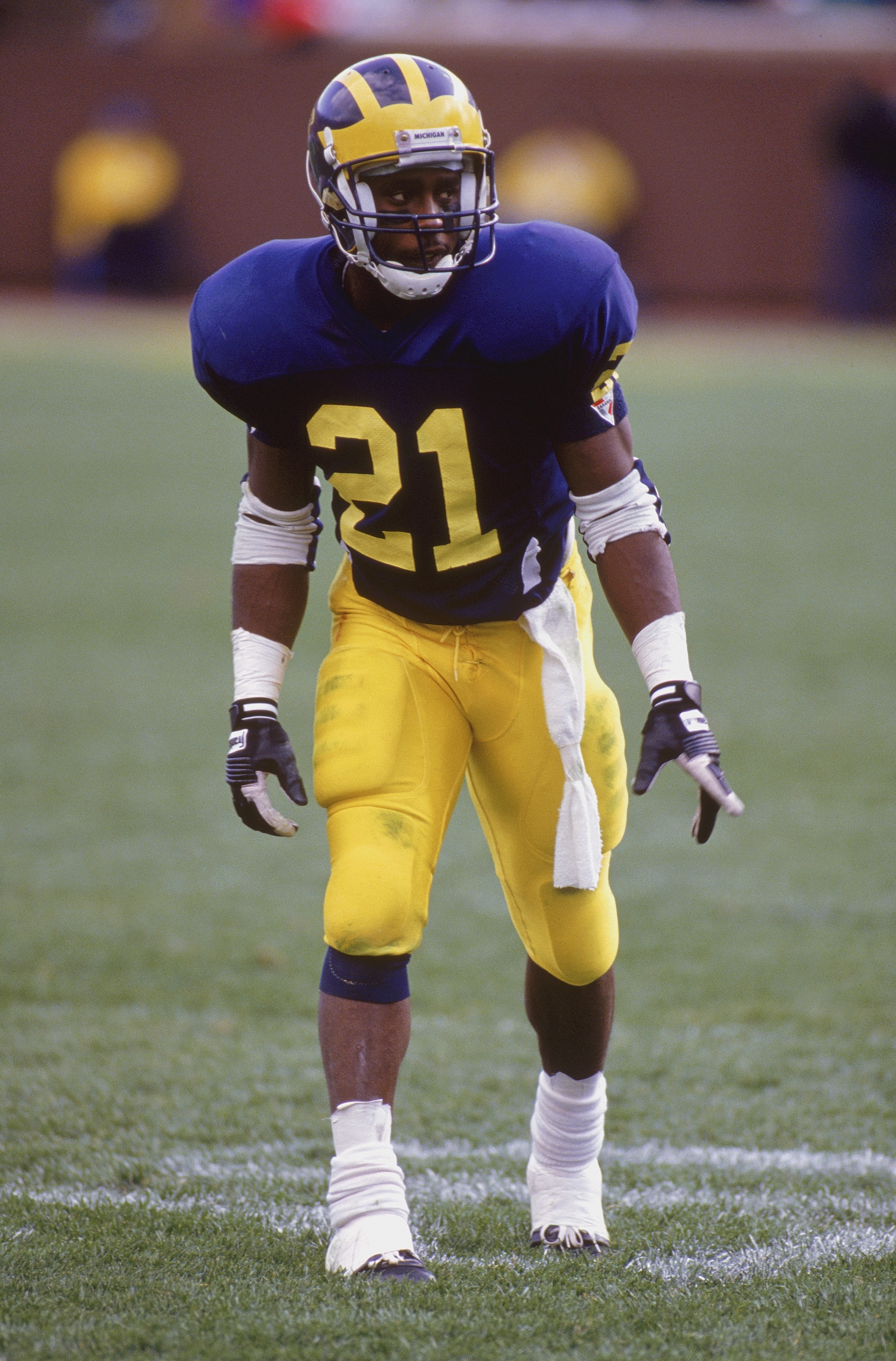 SEPTEMBER 19:  Desmond Howard #21 of the Michigan Wolverines readies for the play during a game against the Indiana Hoosiers on September 19, 1991 in Ann Arbor, Michigan.  Wolverines won 24 -16. (Photo by Jonathan Daniel/Getty Images)