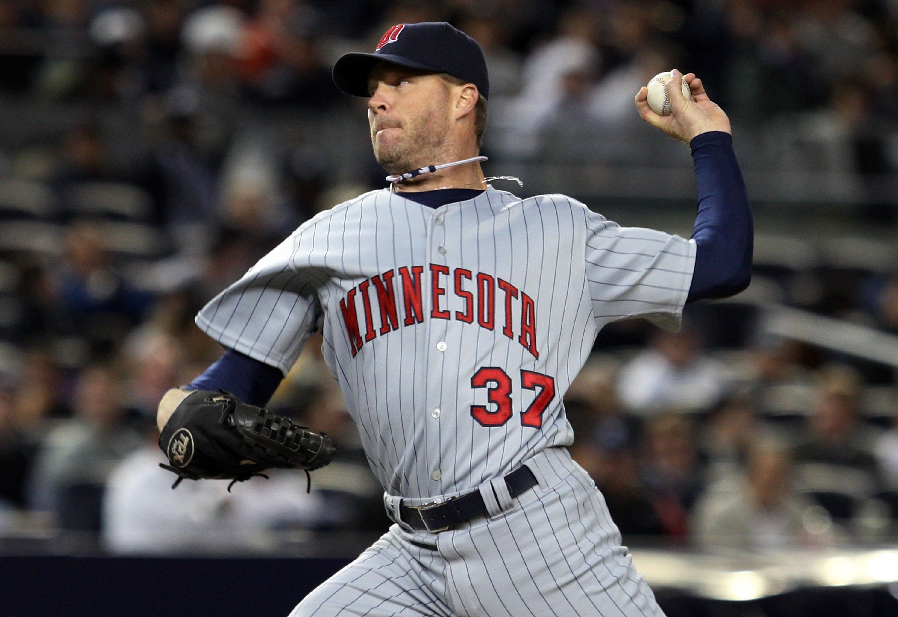 NEW YORK - OCTOBER 07:  Ron Mahay #37 of the Minnesota Twins pitches against the New York Yankees in Game One of the ALDS during the 2009 MLB Playoffs at Yankee Stadium on October 7, 2009 in the Bronx borough of New York City.  (Photo by Jim McIsaac/Getty