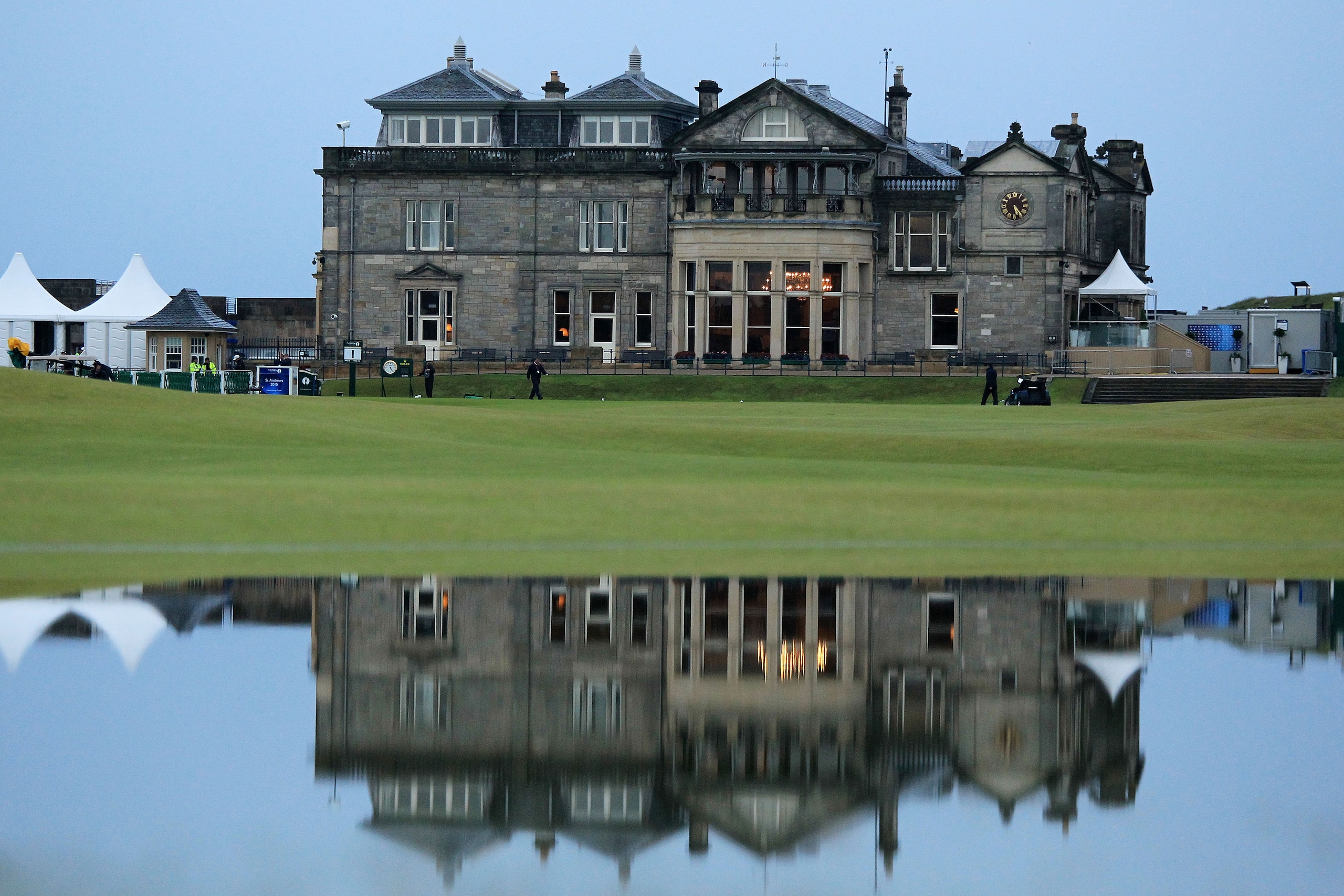 ST ANDREWS, SCOTLAND - JULY 15:  The clubhouse is seen during the first round of the 139th Open Championship on the Old Course, St Andrews on July 15, 2010 in St Andrews, Scotland.  (Photo by David Cannon/Getty Images)