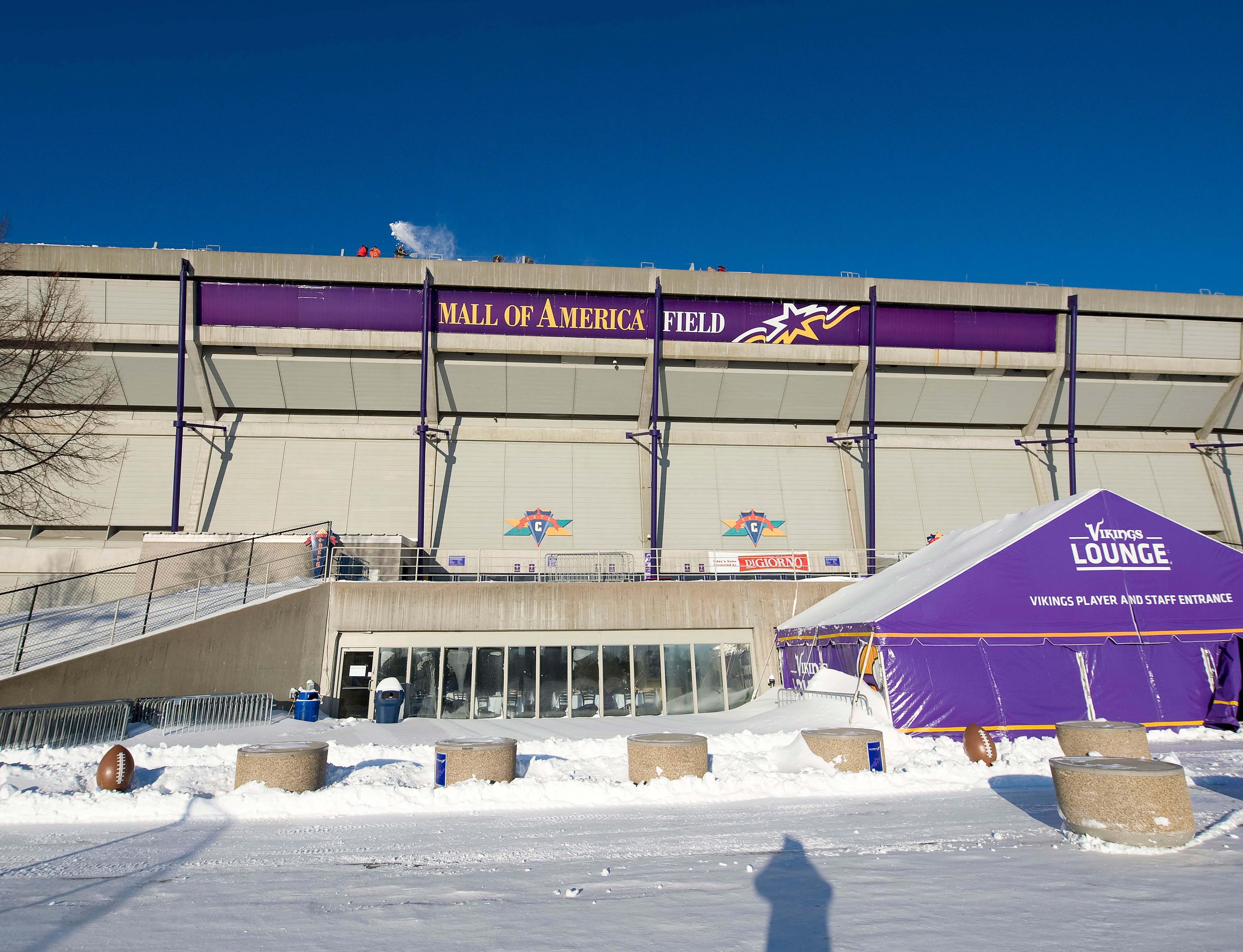 MINNEAPOLIS, MN - DECEMBER 12:  Workers shovel snow off of the Hubert H. Humphrey Metrodome, Mall of America Stadium where the inflatable roof collapsed under the weight of snow during a storm Sunday morning December 12, 2010 in Minneapolis, Minnesota. A 