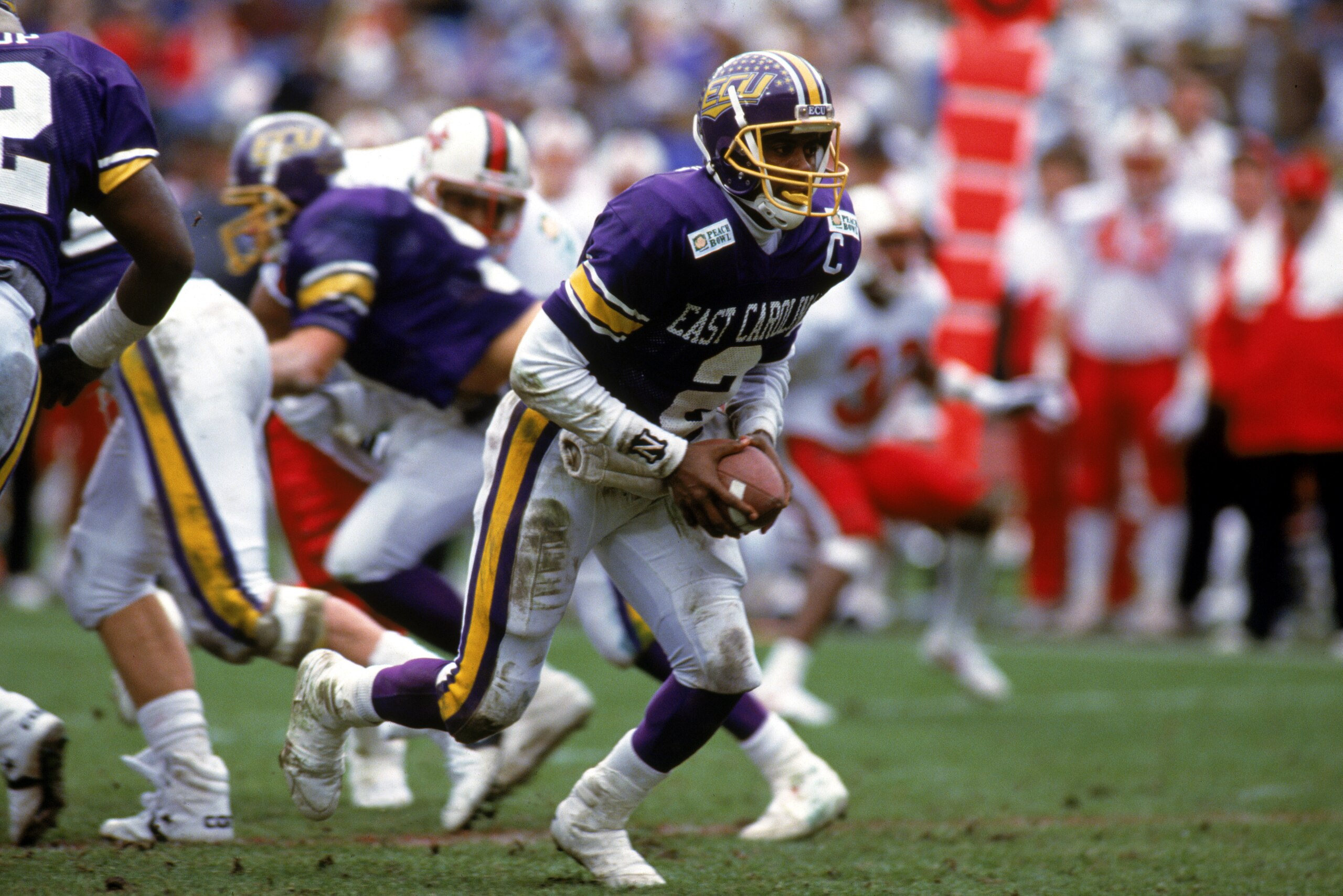JANUARY 1:  Quarterback Jeff Blake #2 of East Carolina looks for an open man during the Peach Bowl game against North Carolina State on January 1, 1992. East Carolina won 37-34.  (Photo by Getty Images)