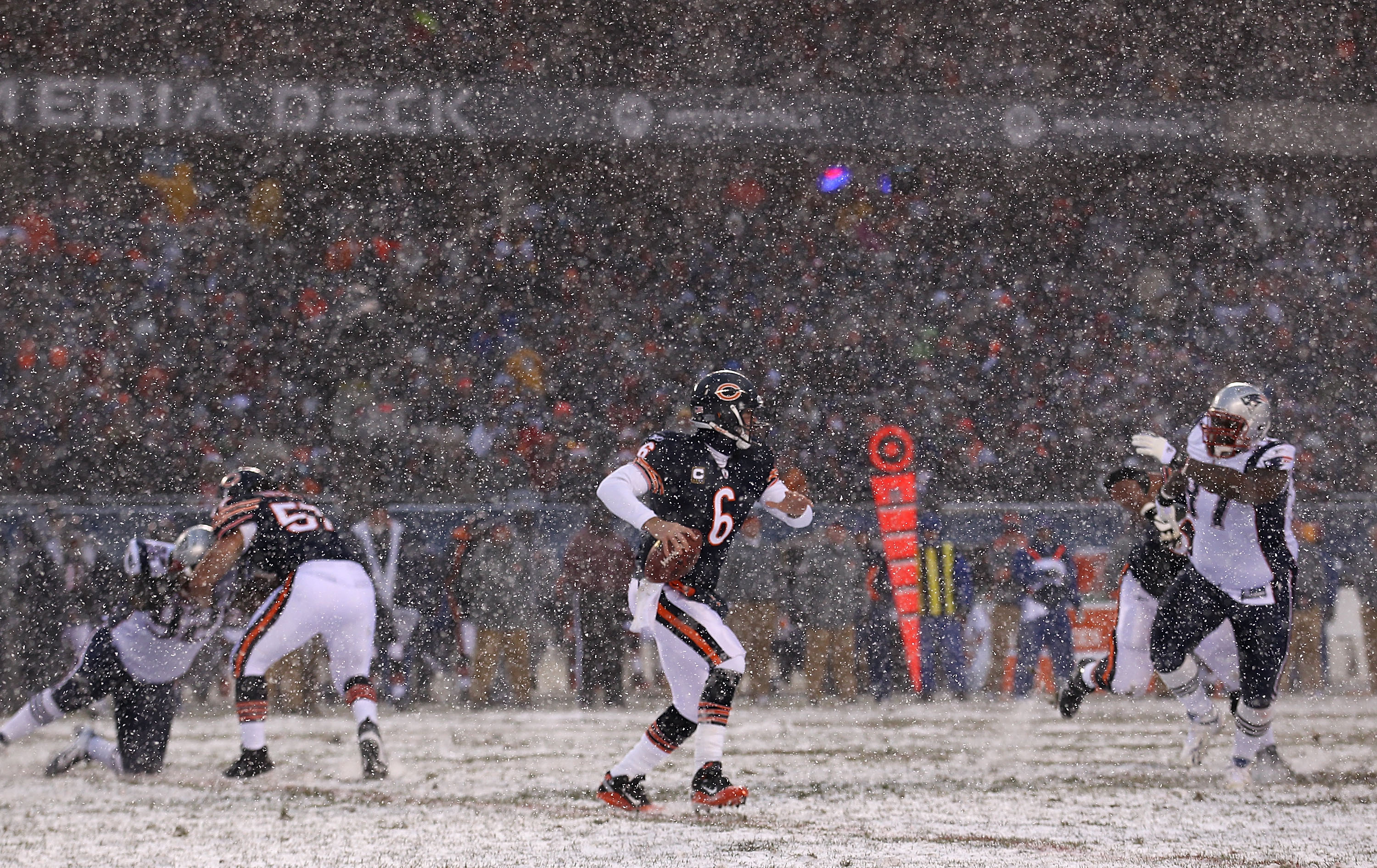 CHICAGO, IL - DECEMBER 12: Jay Cutler #6 of the Chicago Bears looks for a receiver against the New England Patriots at Soldier Field on December 12, 2010 in Chicago, Illinois. (Photo by Jonathan Daniel/Getty Images)