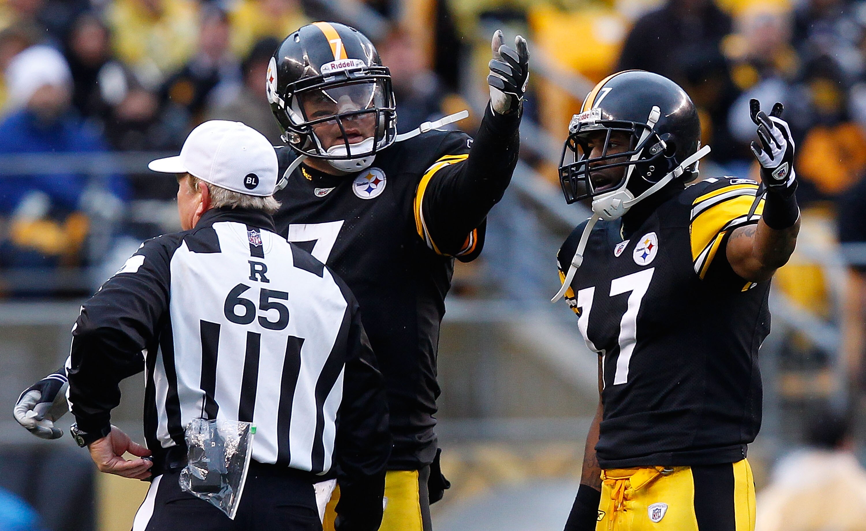 PITTSBURGH - DECEMBER 12:  Ben Roethlisberger #7 and Mike Wallace #17 of the Pittsburgh Steelers argue with the referee about a possible penalty during the game against the Cincinnati Bengals on December 12, 2010 at Heinz Field in Pittsburgh, Pennsylvania