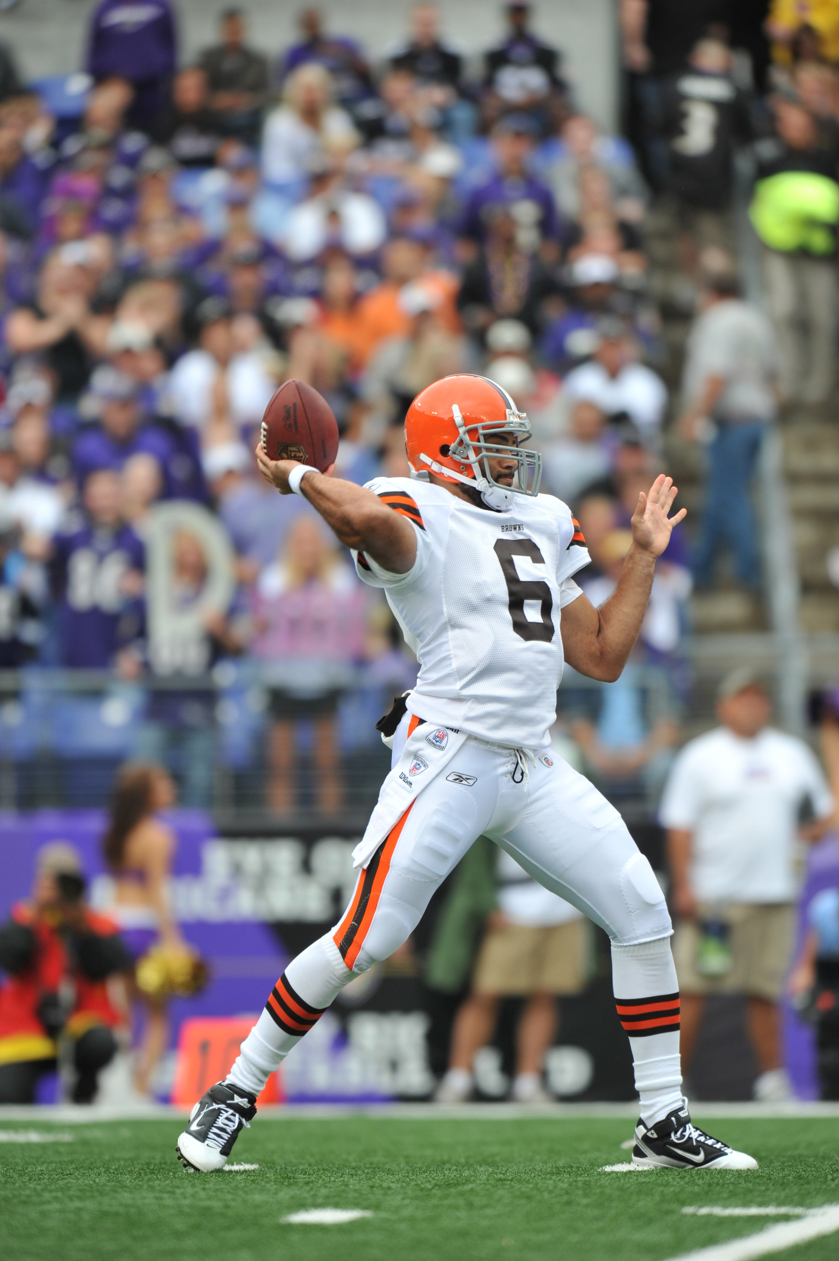BALTIMORE - SEPTEMBER 26:  Seneca Wallace #6 of the Cleveland Browns passes against the Baltimore Ravens  at M&T Bank Stadium on September 26, 2010 in Baltimore, Maryland. The Ravens lead the Browns at the half 14-10. (Photo by Larry French/Getty Images)