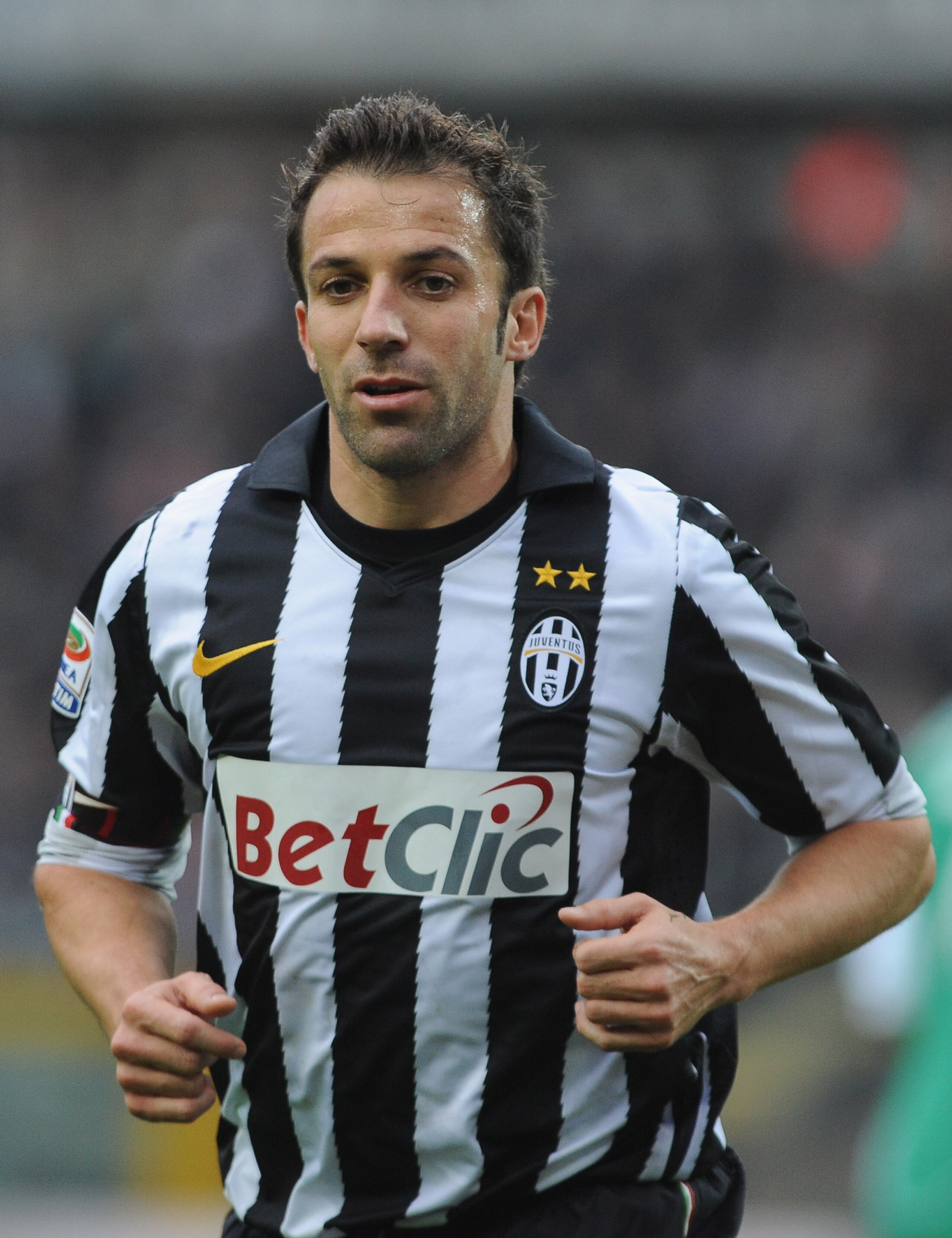 TURIN, ITALY - NOVEMBER 07:  Alessandro Del Piero of Juventus FC looks on during the Serie A match between Juventus FC and AC Cesena at Olimpico Stadium on November 7, 2010 in Turin, Italy.  (Photo by Valerio Pennicino/Getty Images)