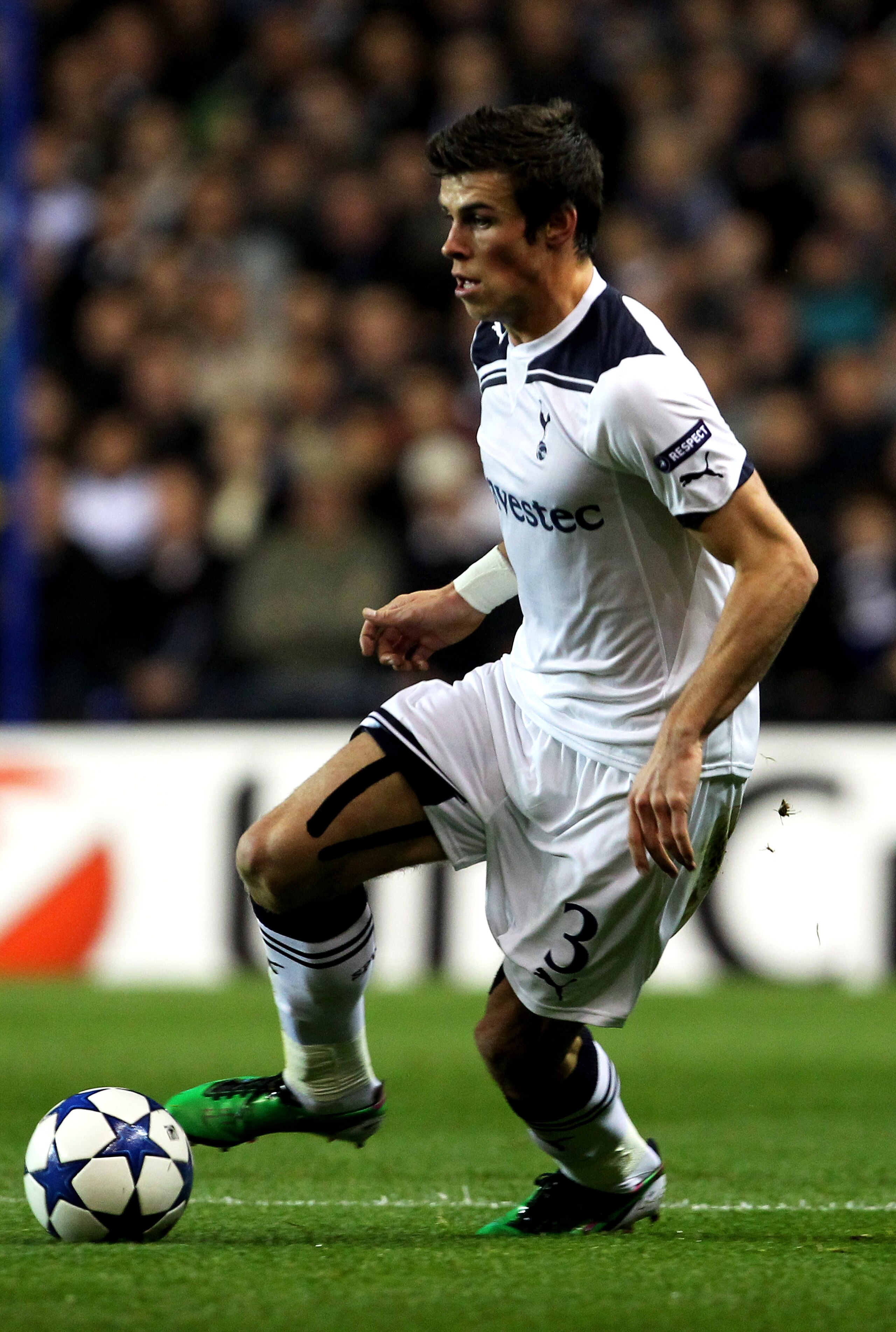 LONDON, ENGLAND - NOVEMBER 02:  Gareth Bale of Spurs runs with the ball during the UEFA Champions League Group A match between Tottenham Hotspur and Inter Milan at White Hart Lane on November 2, 2010 in London, England.  (Photo by Clive Rose/Getty Images)