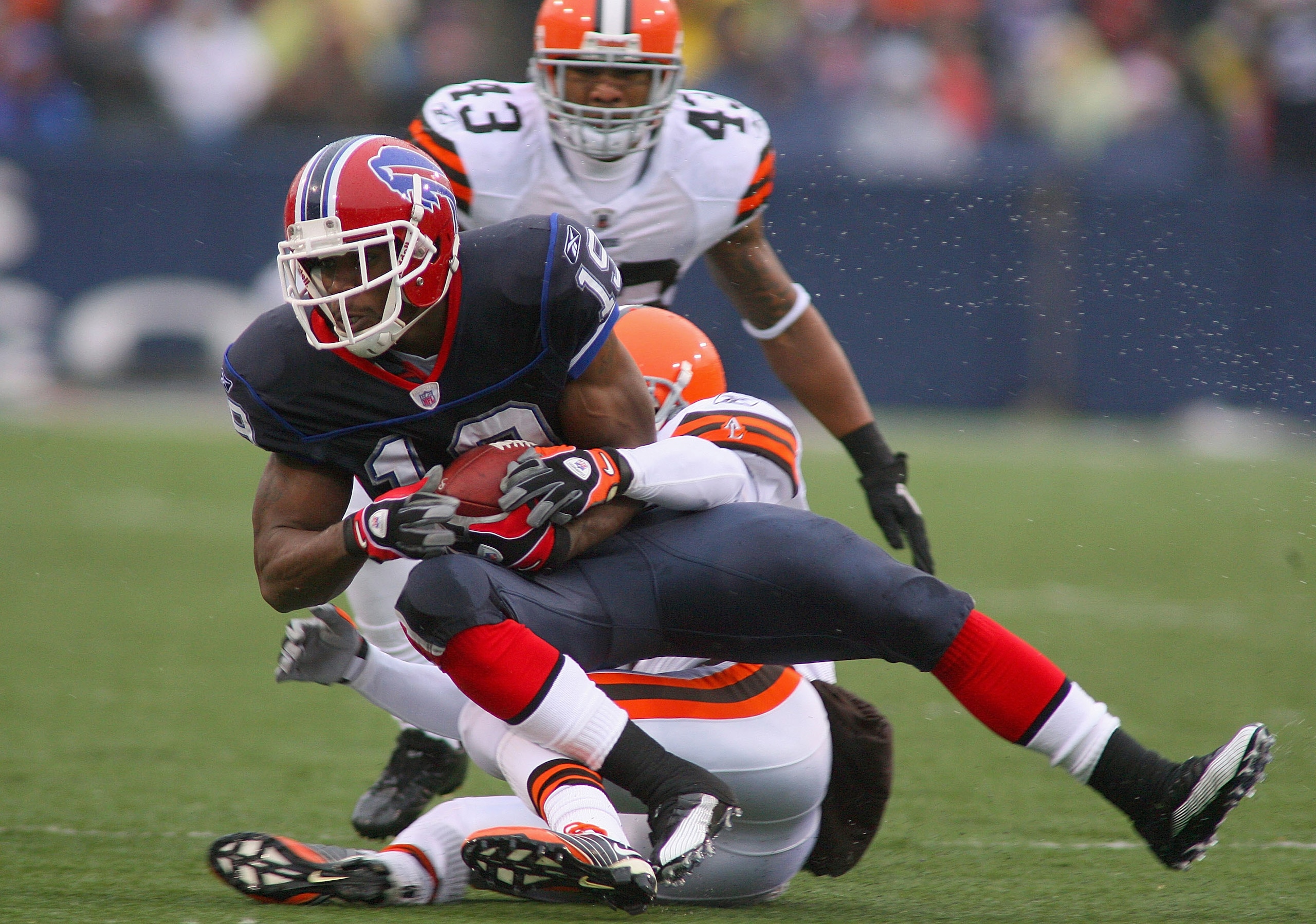 ORCHARD PARK, NY - DECEMBER 12: Donald Jones #19 of the Buffalo Bills comes down with a catch against the Cleveland Browns at Ralph Wilson Stadium on December 12, 2010 in Orchard Park, New York. Buffalo won 13-6. (Photo by Rick Stewart/Getty Images) ORCHARD PARK, NY - DECEMBER 12: Donald Jones #19 of the Buffalo Bills comes down with a catch against the Cleveland Browns at Ralph Wilson Stadium on December 12, 2010 in Orchard Park, New York. Buffalo won 13-6. (Photo by Rick Stewart/Getty Images)
