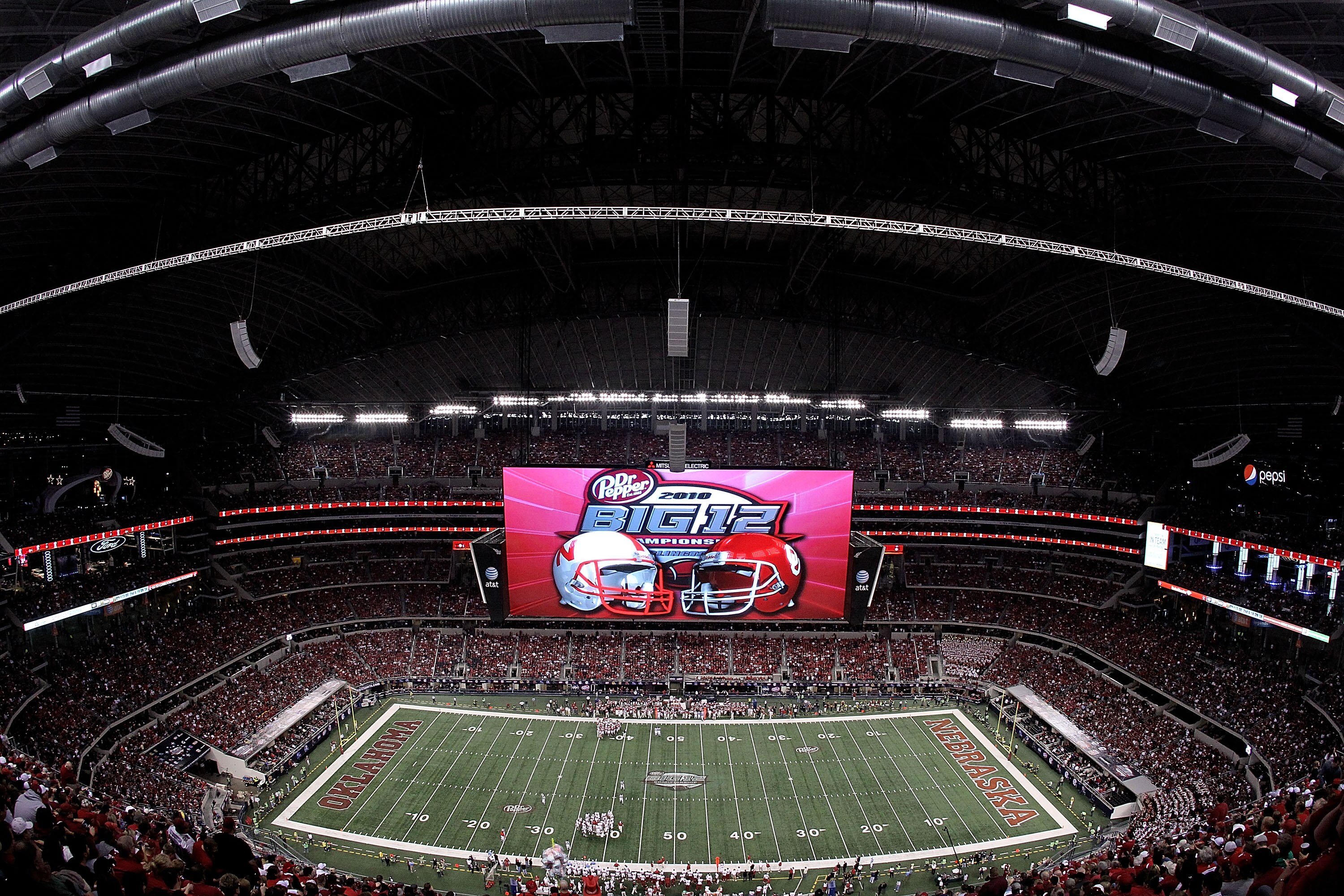 ARLINGTON, TX - DECEMBER 04:  A general view of play between the Oklahoma Sooners and the Nebraska Cornhuskers during the Big 12 Championship at Cowboys Stadium on December 4, 2010 in Arlington, Texas.  (Photo by Ronald Martinez/Getty Images)