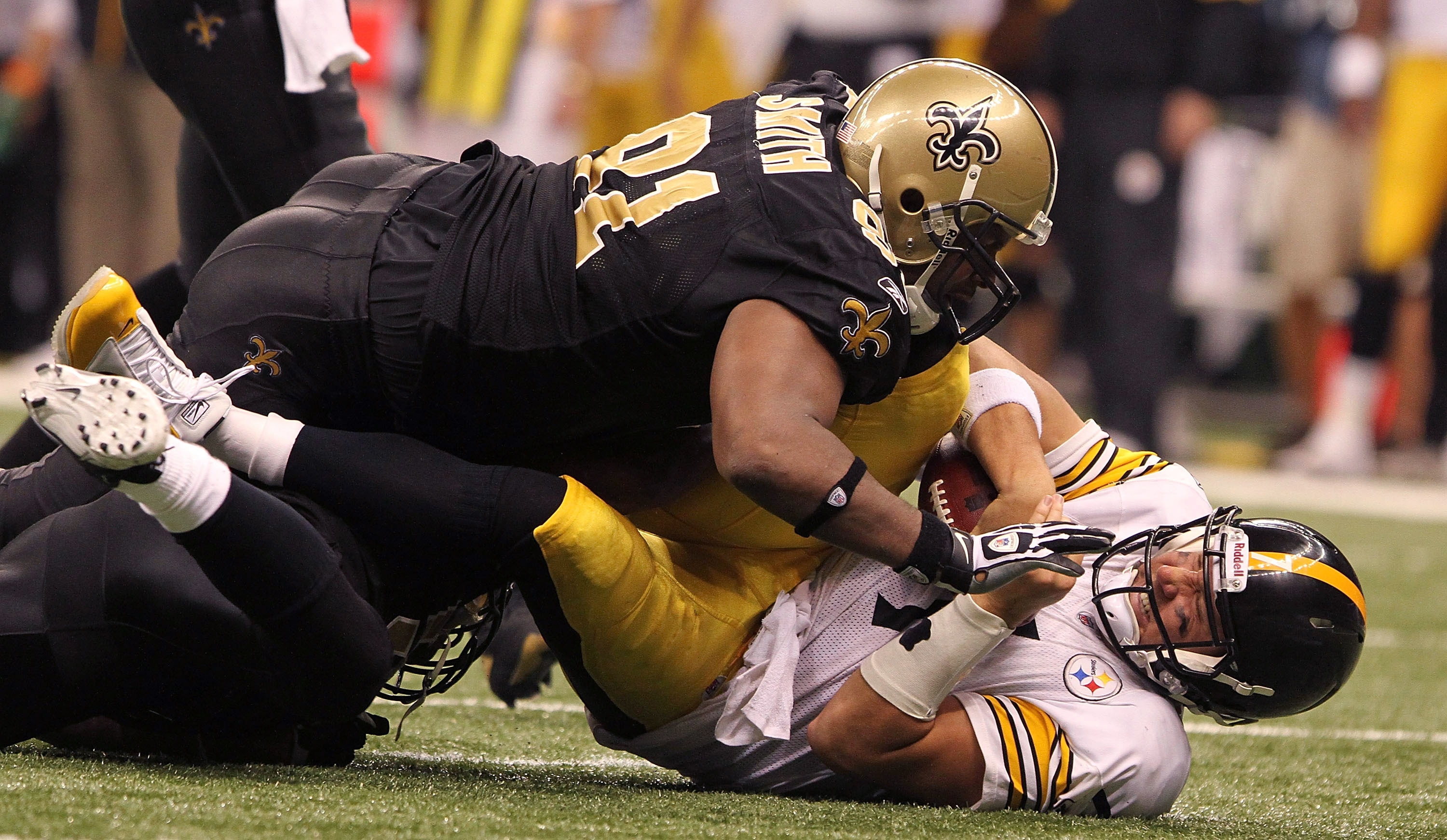 NEW ORLEANS - OCTOBER 31: Will Smith #91 of the New Orleans Saints sacks Ben Roethlisberger #7 of the Pittsburgh Steelers at the Louisiana Superdome on October 31, 2010 in New Orleans, Louisiana. (Photo by Matthew Sharpe/Getty Images)