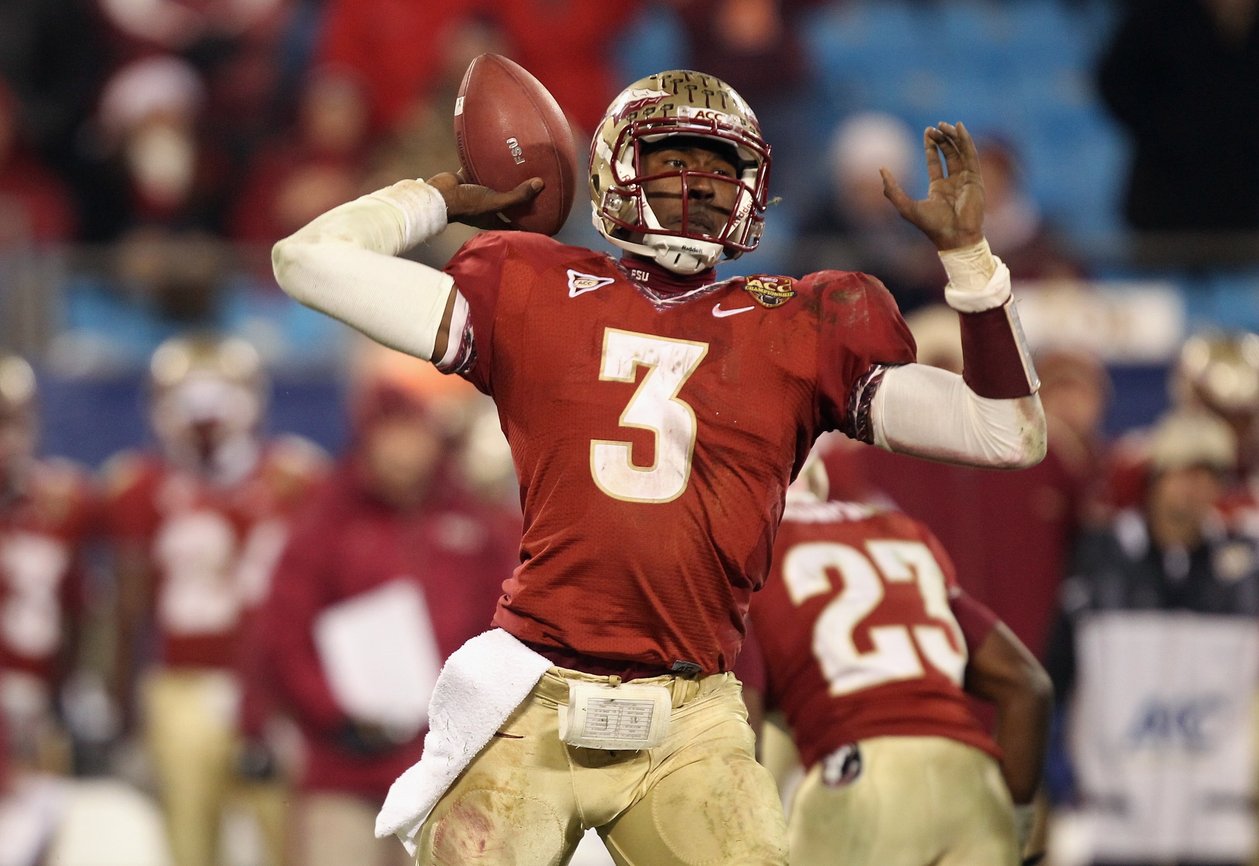 CHARLOTTE, NC - DECEMBER 04:  EJ Manuel #3 of the Florida State Seminoles drops back to pass against the Virginia Tech Hokies during their game at Bank of America Stadium on December 4, 2010 in Charlotte, North Carolina.  (Photo by Streeter Lecka/Getty Im