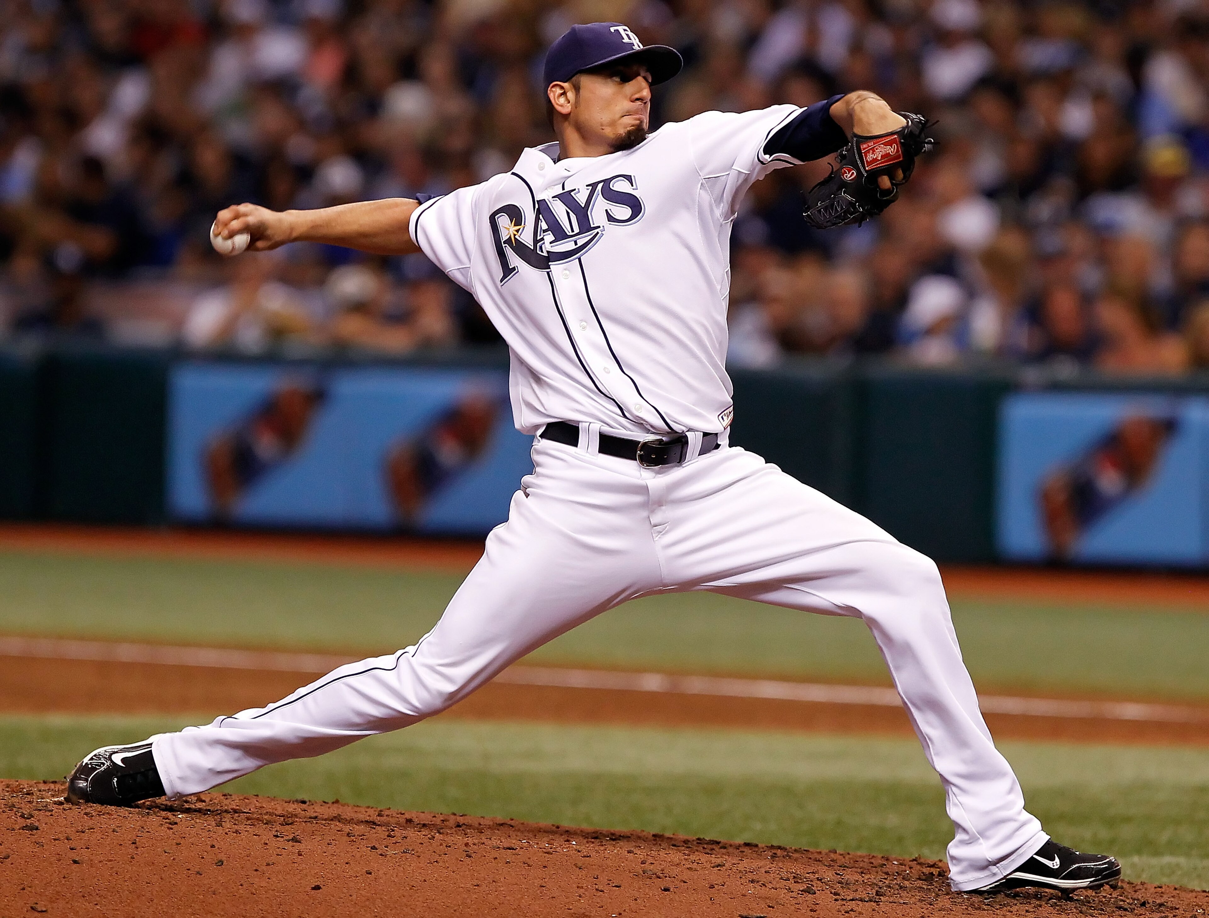 ST. PETERSBURG, FL - SEPTEMBER 14: Pitcher Matt Garza #22 of the Tampa Bay Rays pitches against the New York Yankees during the game at Tropicana Field on September 14, 2010 in St. Petersburg, Florida. (Photo by J. Meric/Getty Images) ST. PETERSBURG, FL - SEPTEMBER 14: Pitcher Matt Garza #22 of the Tampa Bay Rays pitches against the New York Yankees during the game at Tropicana Field on September 14, 2010 in St. Petersburg, Florida. (Photo by J. Meric/Getty Images)