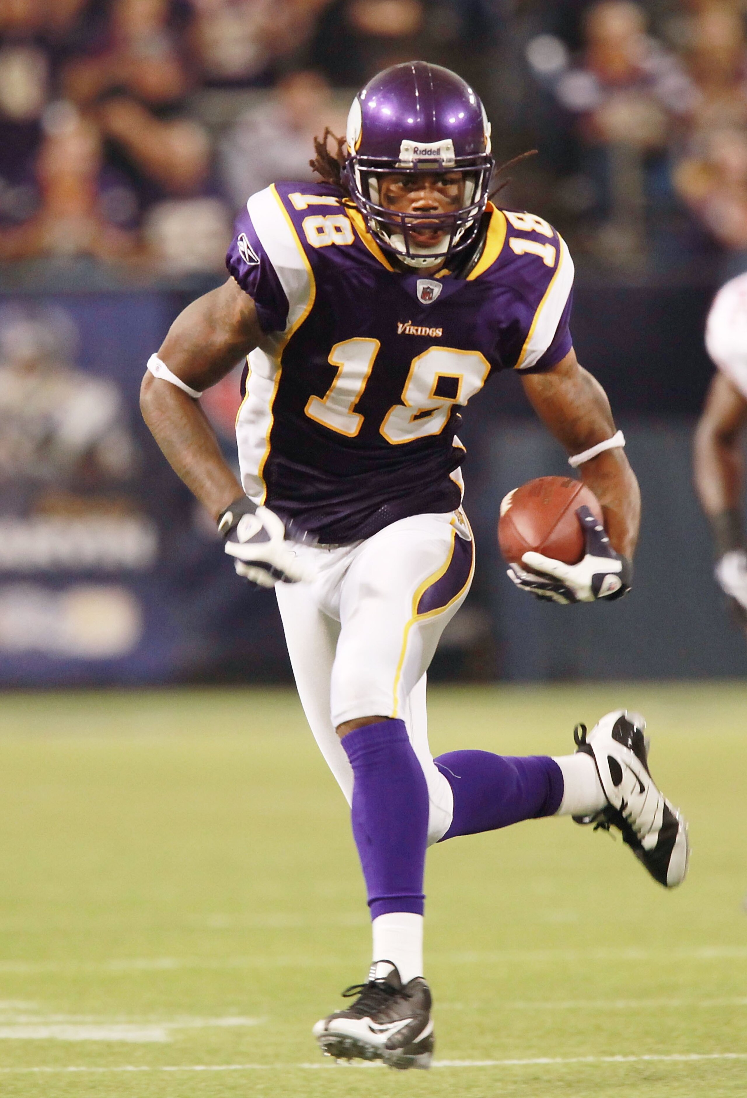MINNEAPOLIS, MN - SEPTEMBER 27: Wide receiver Sidney Rice #18 of the Minnesota Vikings runs with the ball during the game against the San Francisco 49ers at Hubert H. Humphrey Metrodome on September 27, 2009 in Minneapolis, Minnesota. The Vikings defeate MINNEAPOLIS, MN - SEPTEMBER 27: Wide receiver Sidney Rice #18 of the Minnesota Vikings runs with the ball during the game against the San Francisco 49ers at Hubert H. Humphrey Metrodome on September 27, 2009 in Minneapolis, Minnesota. The Vikings defeate
