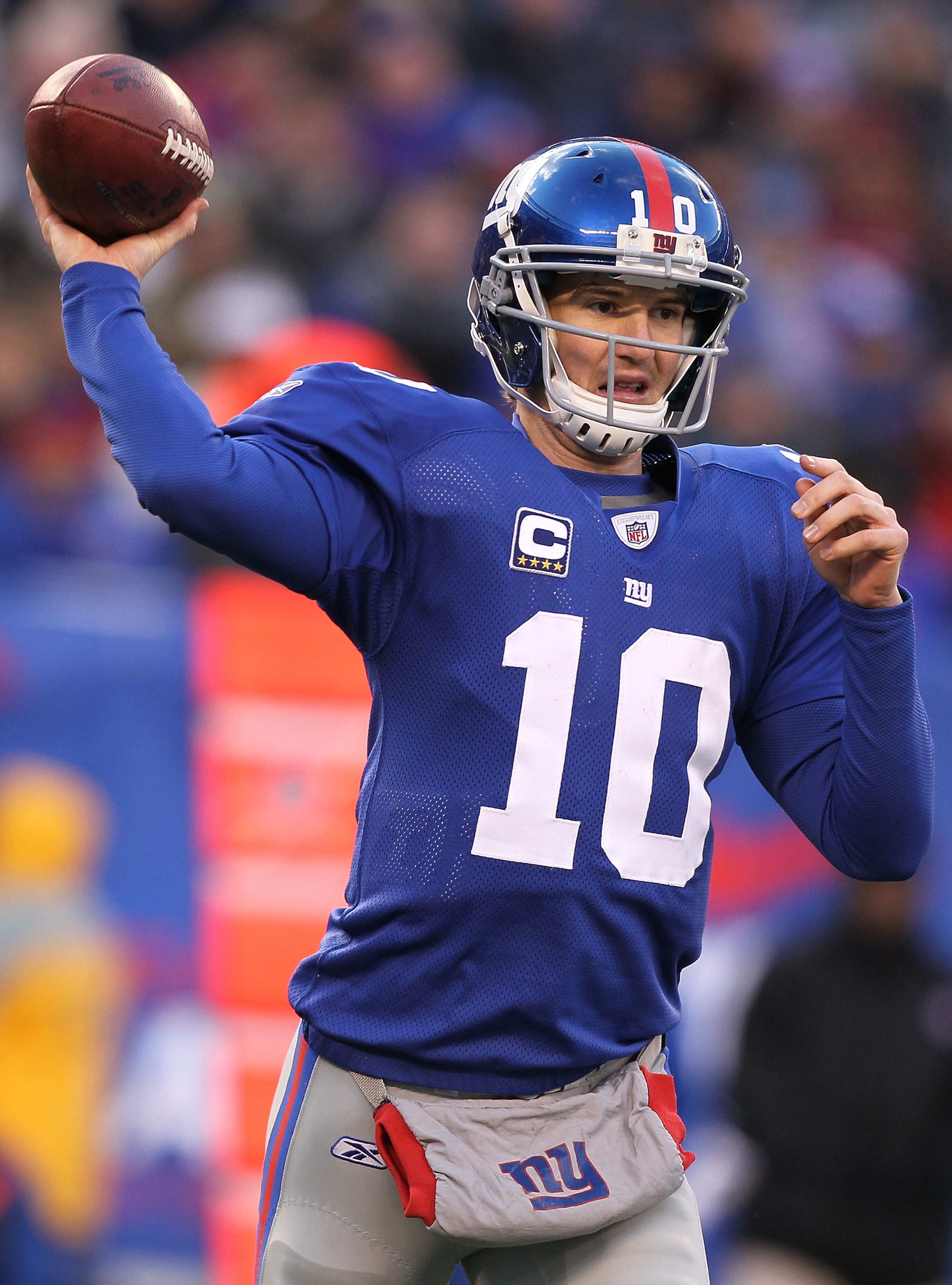 EAST RUTHERFORD, NJ - DECEMBER 05:  Eli Manning #10 of the New York Giants in action against the Washington Redskins during their game on December 5, 2010 at The New Meadowlands Stadium in East Rutherford, New Jersey.  (Photo by Al Bello/Getty Images)