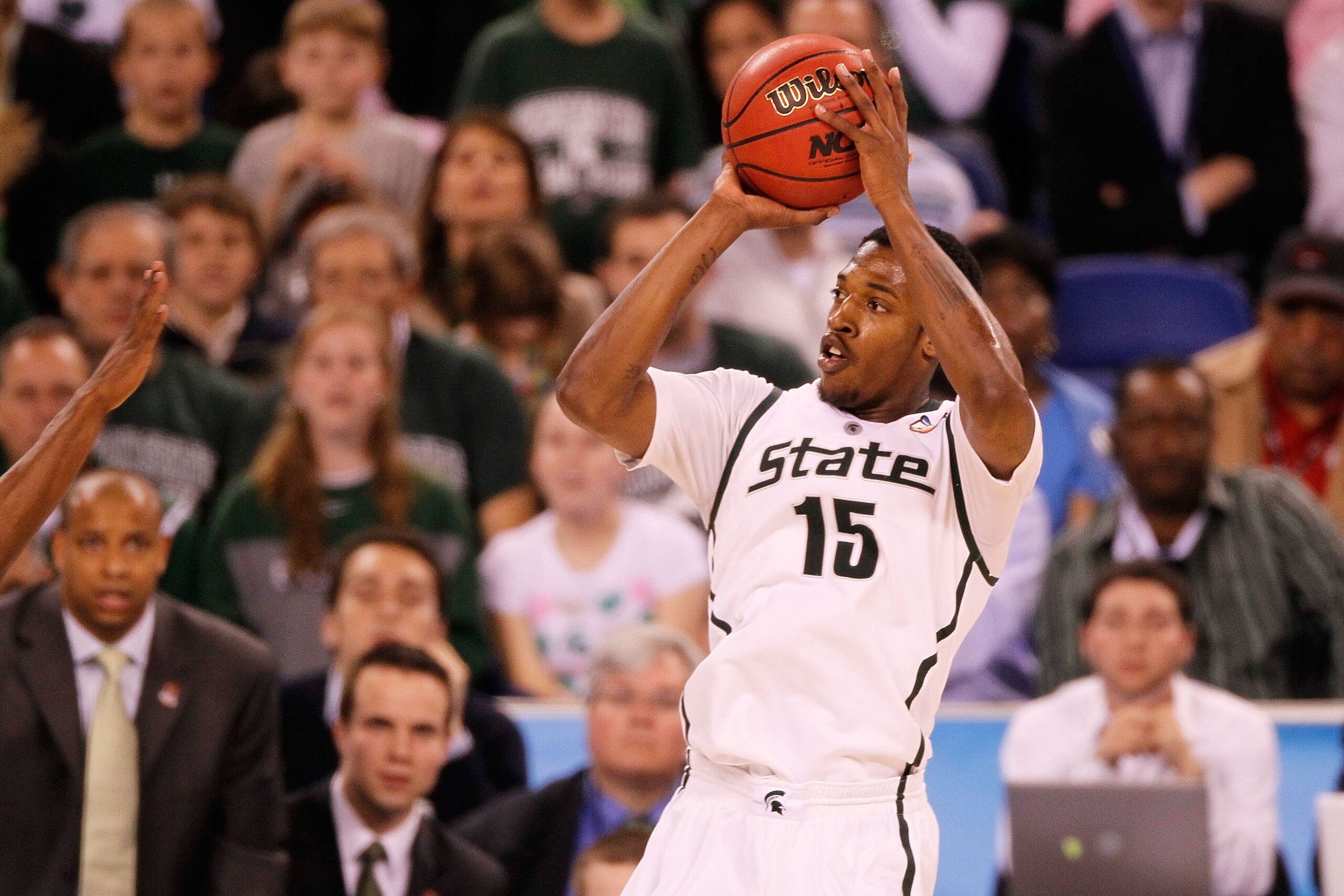 INDIANAPOLIS - APRIL 03: Durrell Summers #15 of the Michigan State Spartans shoots the ball against the Butler Bulldogs during the National Semifinal game of the 2010 NCAA Division I Men's Basketball Championship on April 3, 2010 in Indianapolis, Indiana INDIANAPOLIS - APRIL 03: Durrell Summers #15 of the Michigan State Spartans shoots the ball against the Butler Bulldogs during the National Semifinal game of the 2010 NCAA Division I Men's Basketball Championship on April 3, 2010 in Indianapolis, Indiana