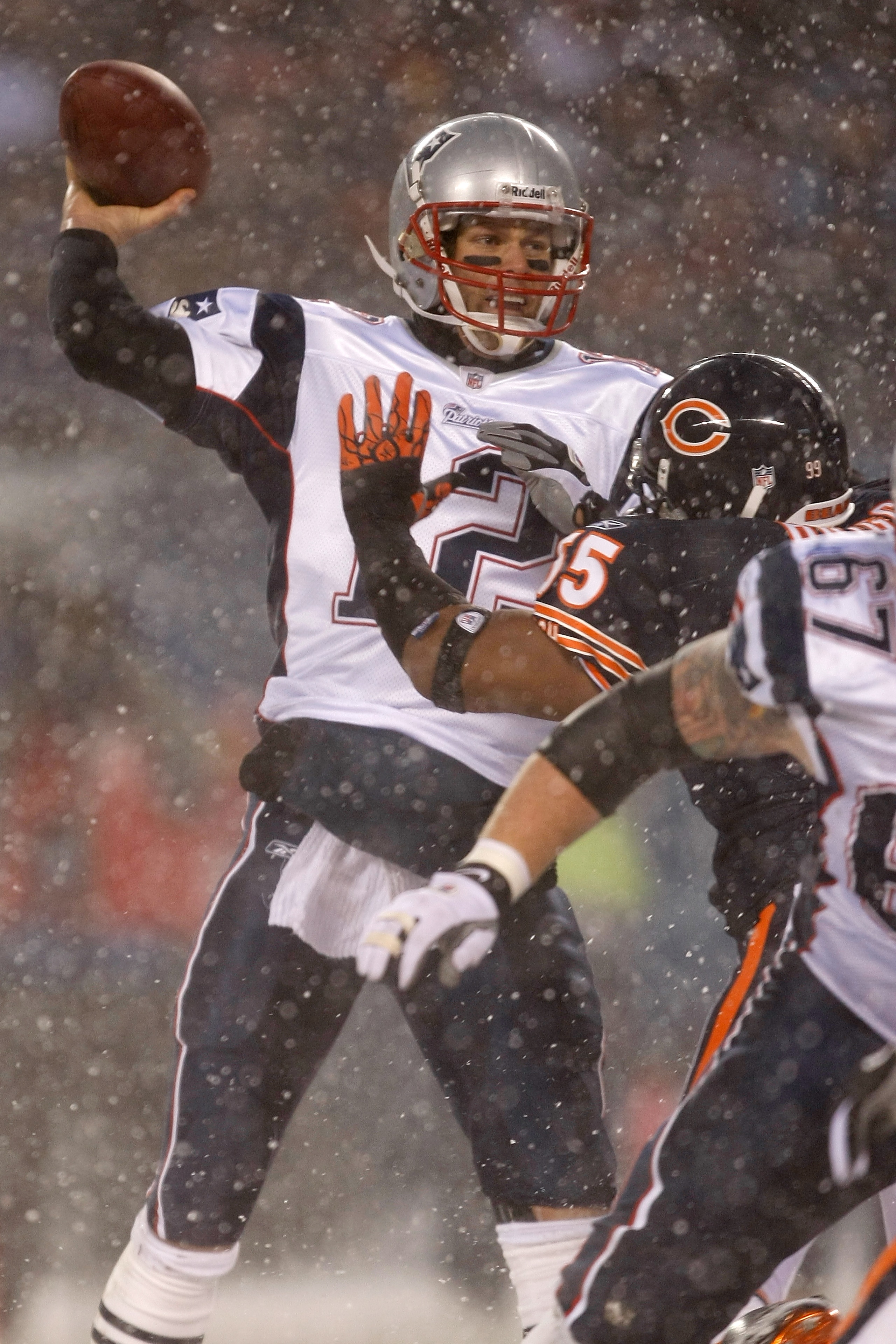 CHICAGO, IL - DECEMBER 12: Tom Brady #12 of the New England Patriots against the Chicago Bears at Soldier Field on December 12, 2010 in Chicago, Illinois. The Patriots defeated the Bears 36-7. (Photo by Scott Boehm/Getty Images)