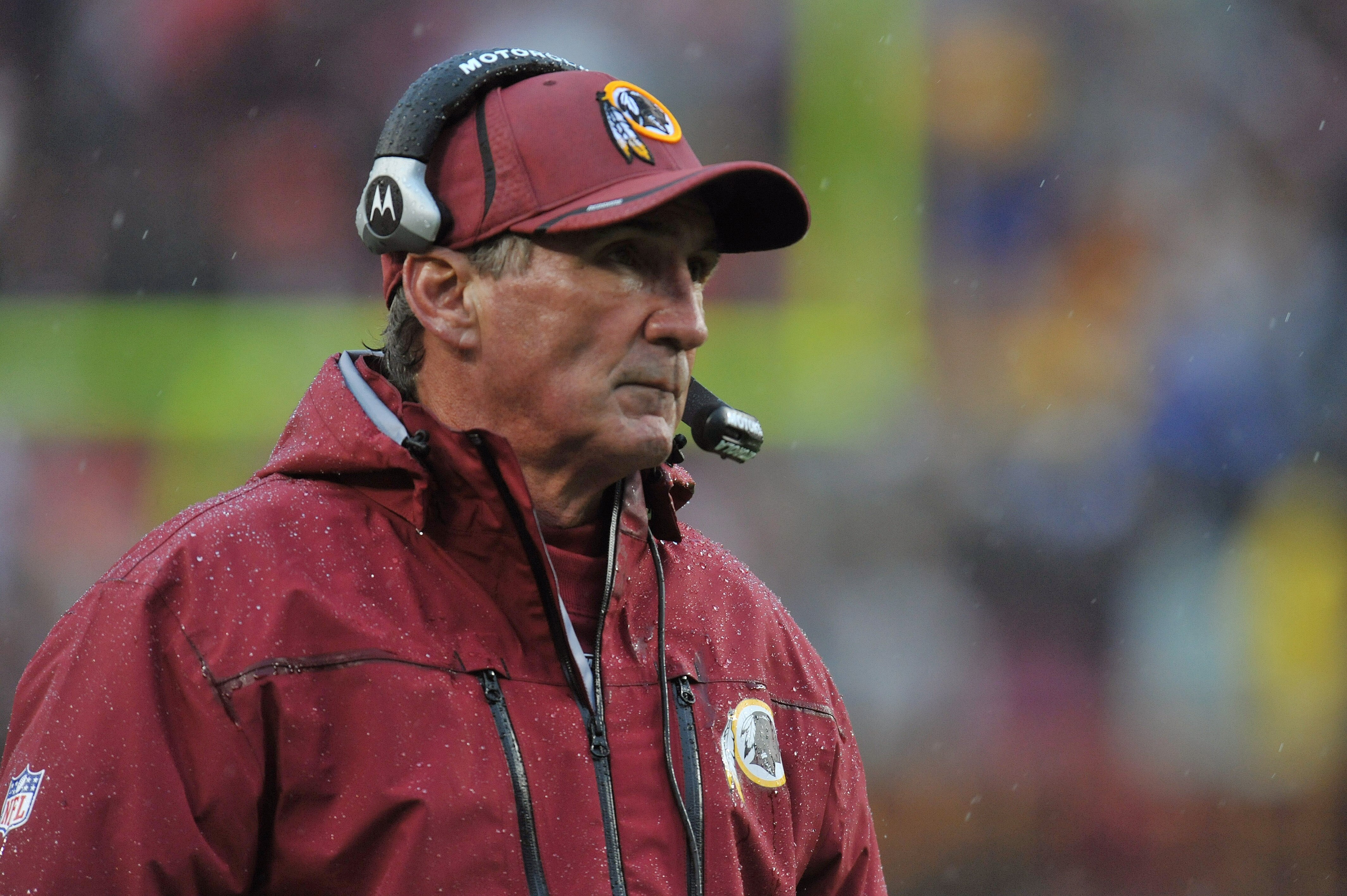 LANDOVER, MD - DECEMBER 12:  Head coach Mike Shanahan of the Washington Redskins coaches against the Tampa Bay Buccaneers at FedExField on December 12, 2010 in Landover, Maryland. The Buccaneers defeated the Redskins 17-16. (Photo by Larry French/Getty Im