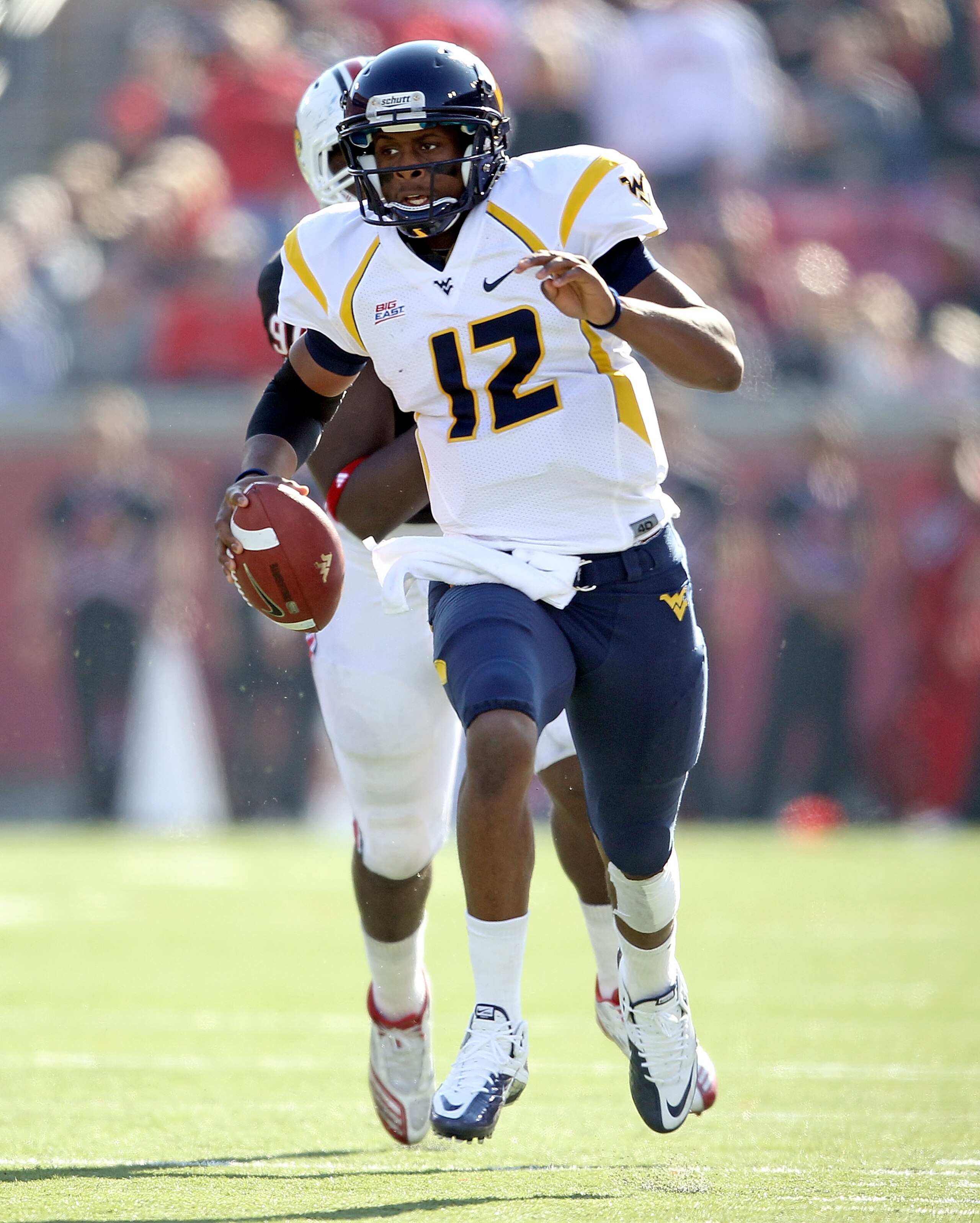 LOUISVILLE, KY - NOVEMBER 20:  Geno Smith#12 of the West Virginia Mountaineers runs with the ball during the Big East Conference game against the Louisville Cardinals at Papa John's Cardinal Stadium on November 20, 2010 in Louisville, Kentucky.  (Photo by