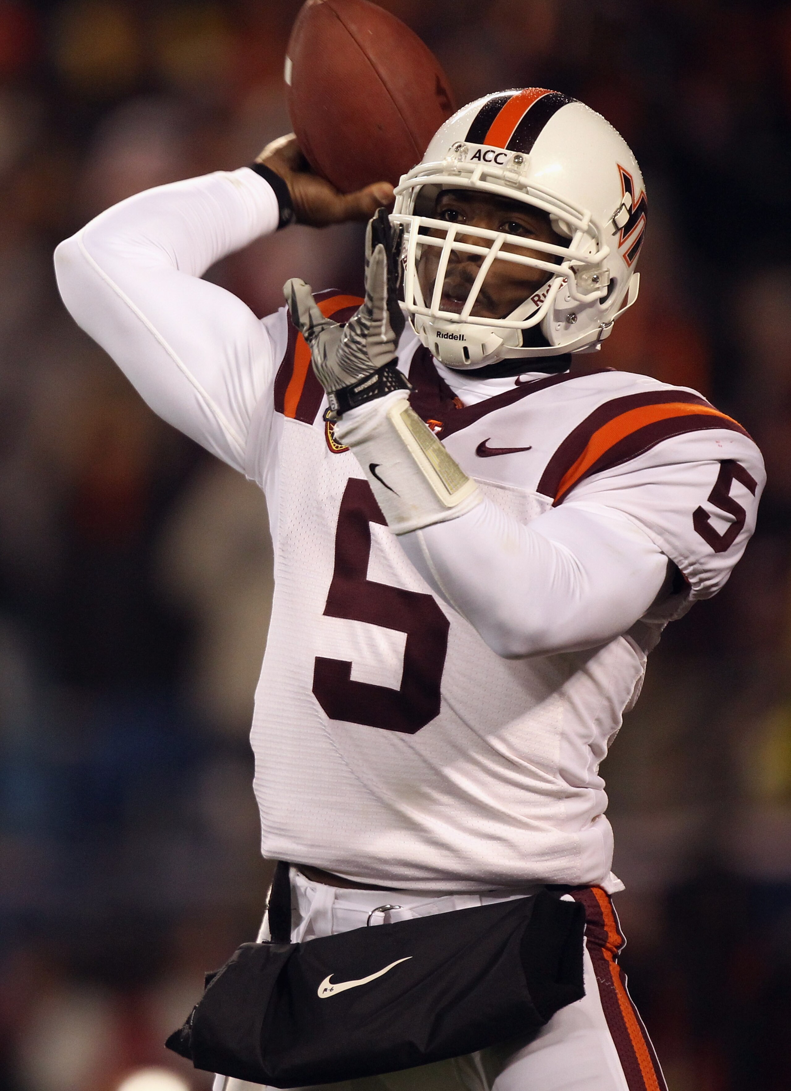 CHARLOTTE, NC - DECEMBER 04:  Tyrod Taylor #5 of the Virginia Tech Hokies drops back to pass against the Florida State Seminoles during their game at Bank of America Stadium on December 4, 2010 in Charlotte, North Carolina.  (Photo by Streeter Lecka/Getty