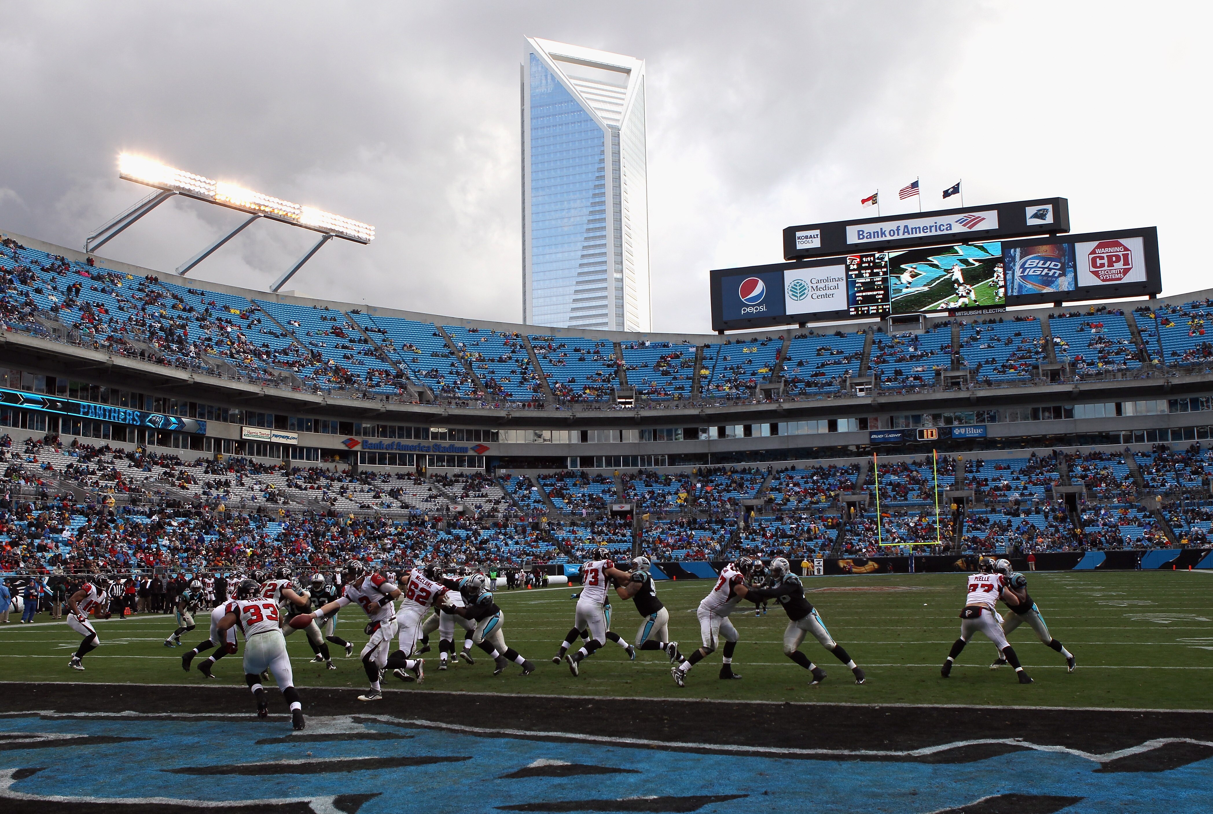 CHARLOTTE, NC - DECEMBER 12:  Matt Ryan #2 hands off the ball to teammate Michael Turner #33 of the Atlanta Falcons against the Carolina Panthers during their game at Bank of America Stadium on December 12, 2010 in Charlotte, North Carolina.  (Photo by St