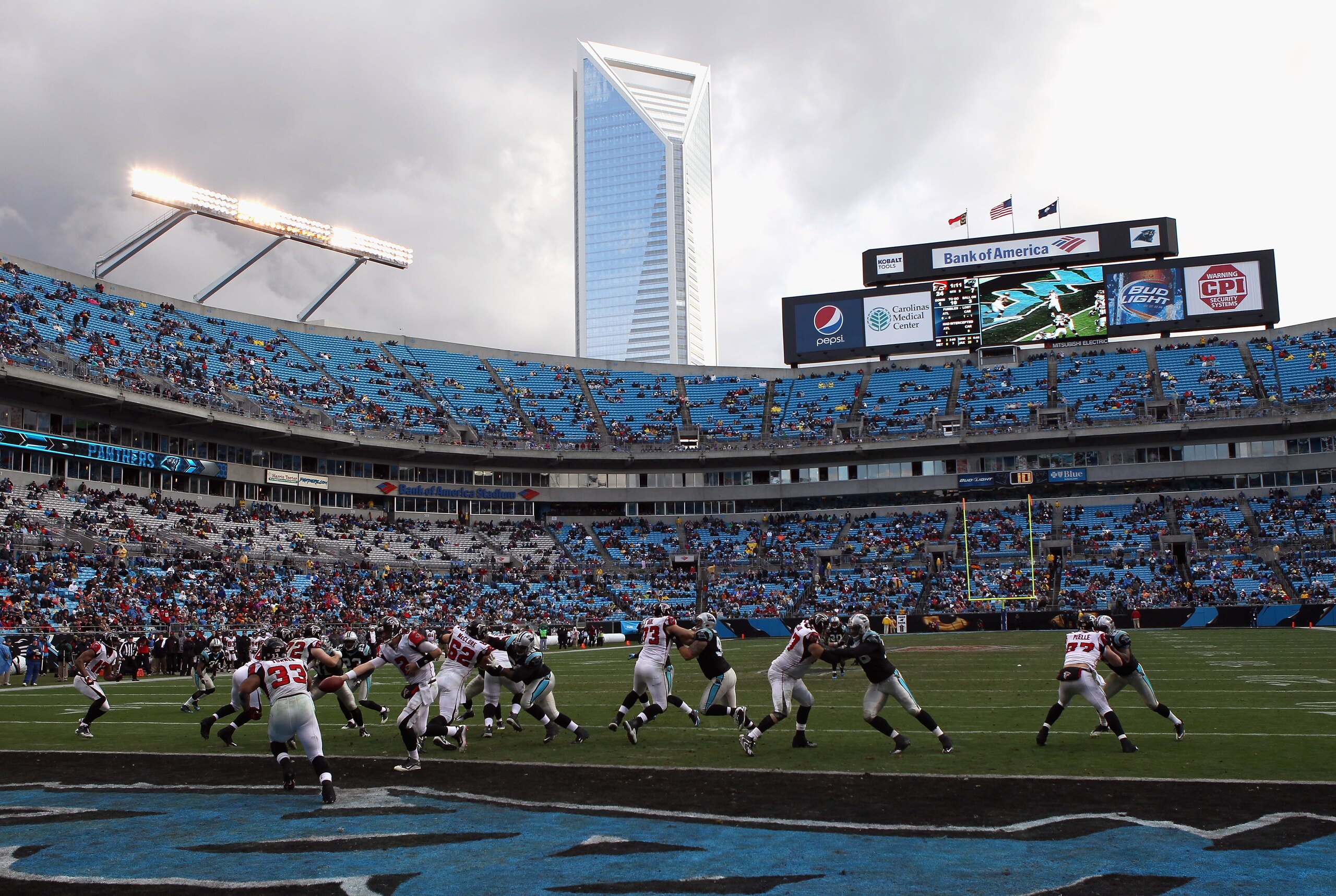 CHARLOTTE, NC - DECEMBER 12:  Matt Ryan #2 hands off the ball to teammate Michael Turner #33 of the Atlanta Falcons against the Carolina Panthers during their game at Bank of America Stadium on December 12, 2010 in Charlotte, North Carolina.  (Photo by St