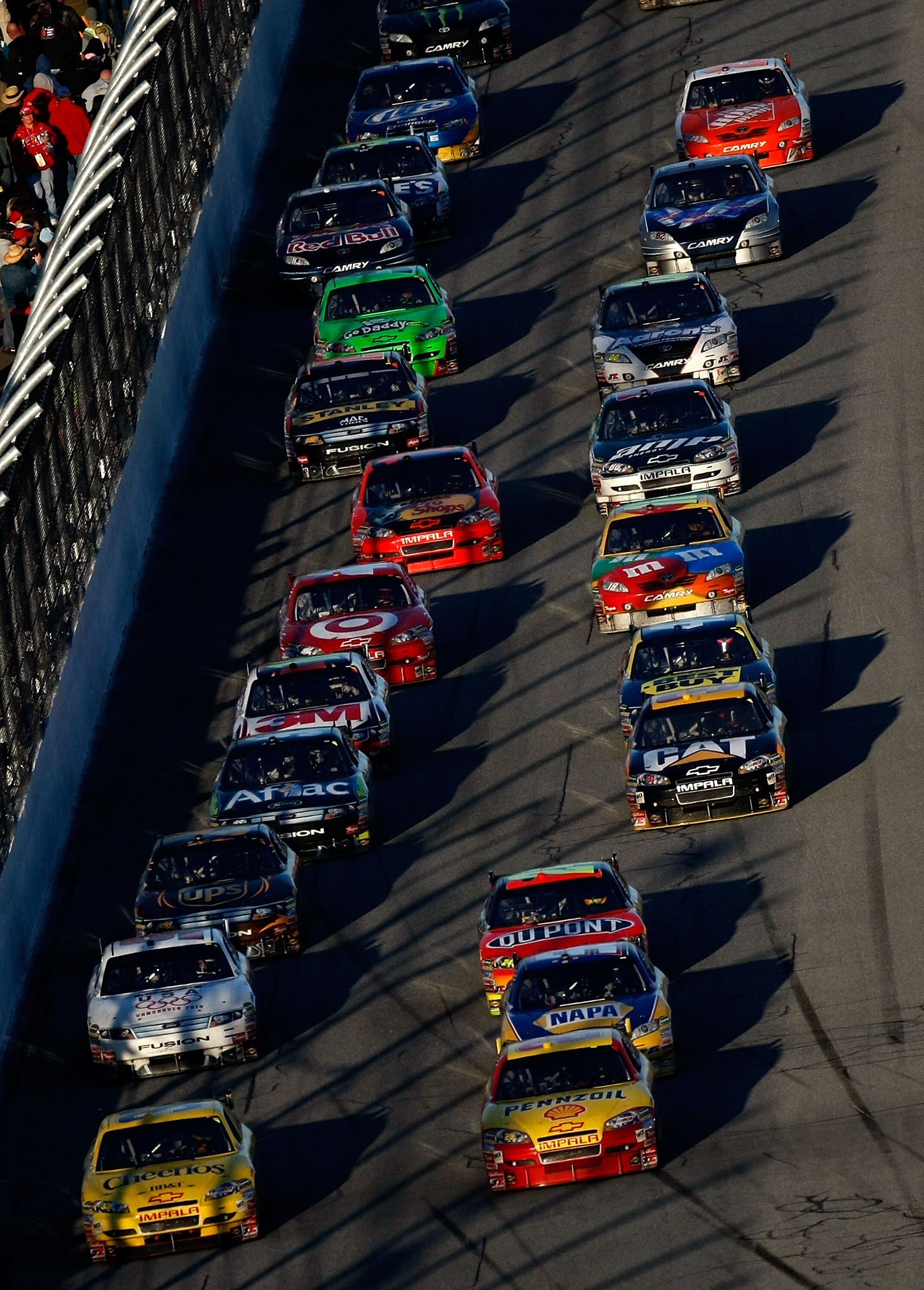 DAYTONA BEACH, FL - FEBRUARY 14:  Kevin Harvick leads a pack in his #29 Shell Pennzoil Chevrolet during the NASCAR Sprint Cup Series Daytona 500 at Daytona International Speedway on February 14, 2010 in Daytona Beach, Florida.  (Photo by Jonathan Ferrey/G