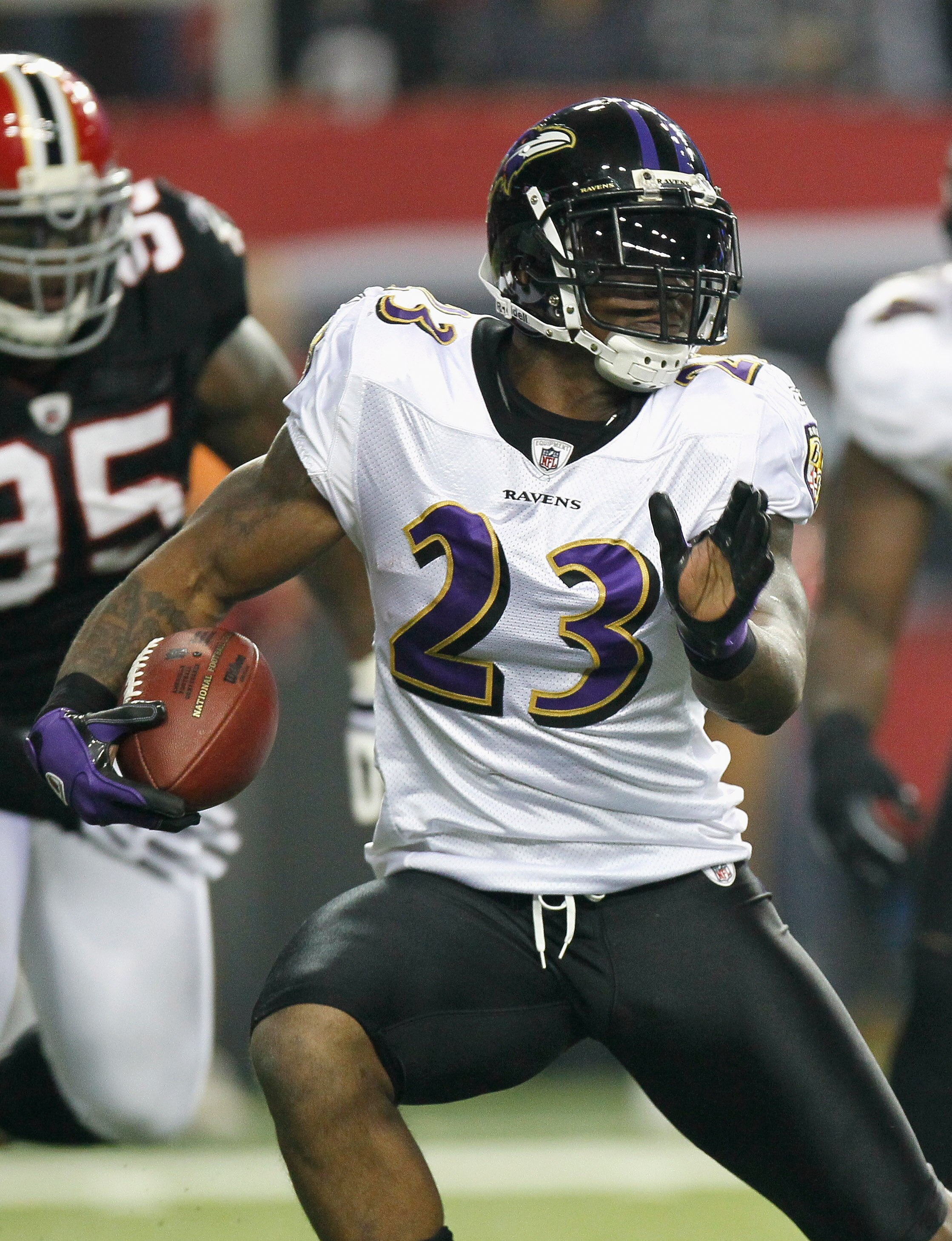 ATLANTA - NOVEMBER 11:  Willis McGahee #23 of the Baltimore Ravens against the Atlanta Falcons at Georgia Dome on November 11, 2010 in Atlanta, Georgia.  (Photo by Kevin C. Cox/Getty Images)