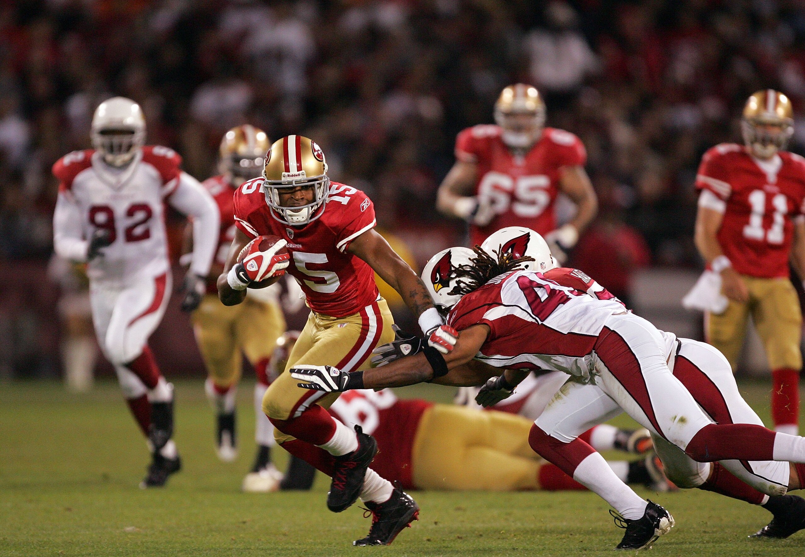SAN FRANCISCO - DECEMBER 14:  Michael Crabtree #15 of the San Francisco 49ers in action during their game against the Arizona Cardinals at Candlestick Park on December 14, 2009 in San Francisco, California.  (Photo by Ezra Shaw/Getty Images)